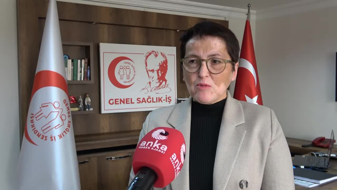 GENEL SAĞLIK İŞ SENDİKASI BAŞKANI DERYA UĞUR’DAN TIP BAYRAMI ÇAĞRISI: “BÖLGEDE ÇALIŞAN ARKADAŞLARIMIZA BİR YIL BOYUNCA ÇİFT MAAŞ, BİR DİK KADEME ARTIŞI İSTİYORUZ. 10 TABAN MAAŞ TALEBİMİZ VAR”