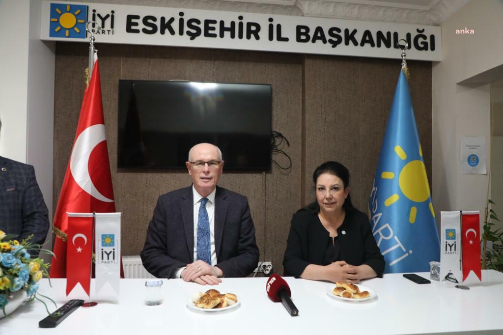 ODUNPAZARI BELEDİYE BAŞKANI KURT İYİ PARTİ’Yİ ZİYARET ETTİ
