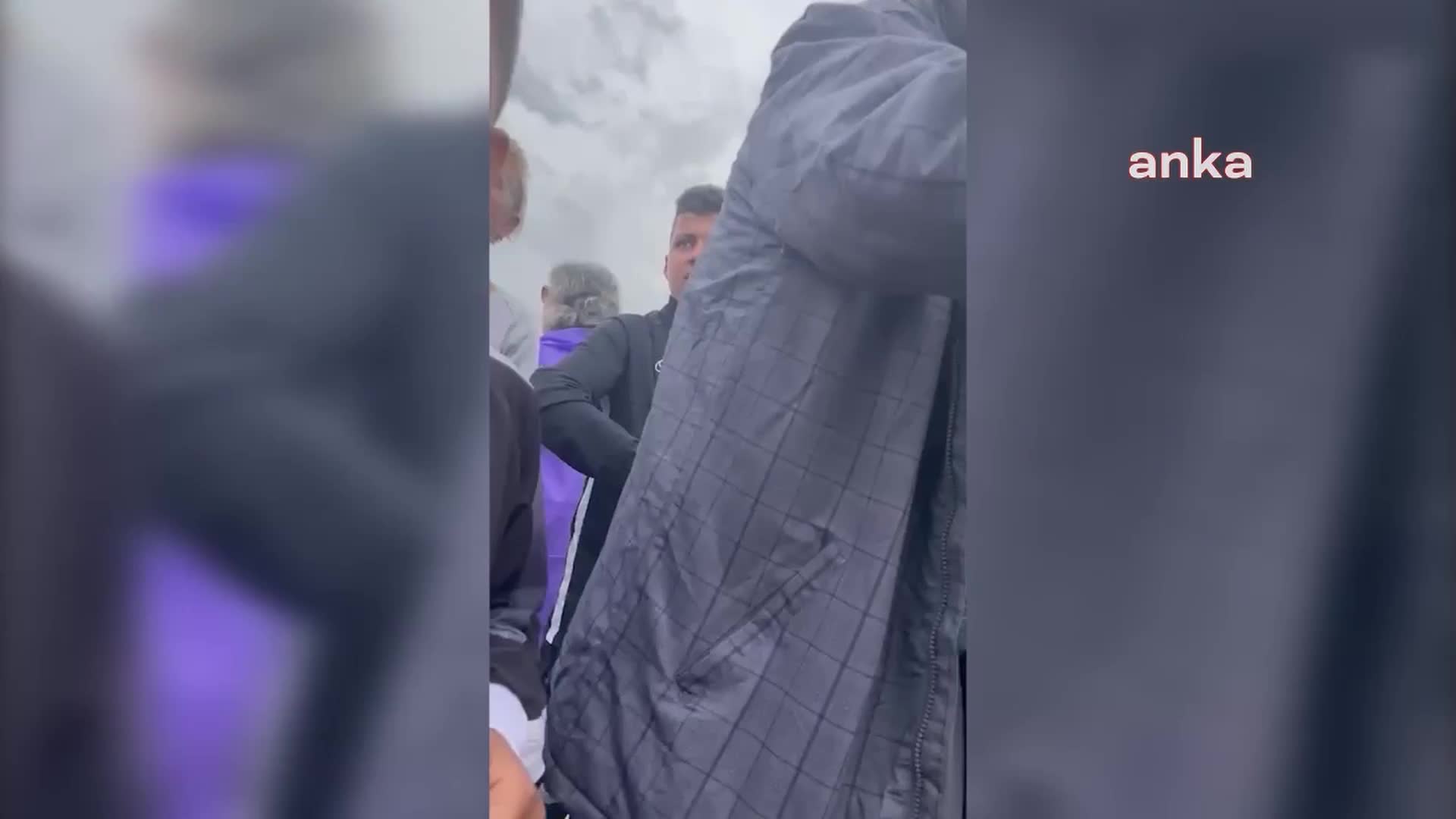 İSKENDERUN'DA GÖNÜLLÜLER TARAFINDAN KURULAN ÇADIRKENT, KAYMAKAMLIK TARAFINDAN KAPATILDI. POLİS VE VATANDAŞLAR ARASINDA GERGİNLİK YAŞANDI