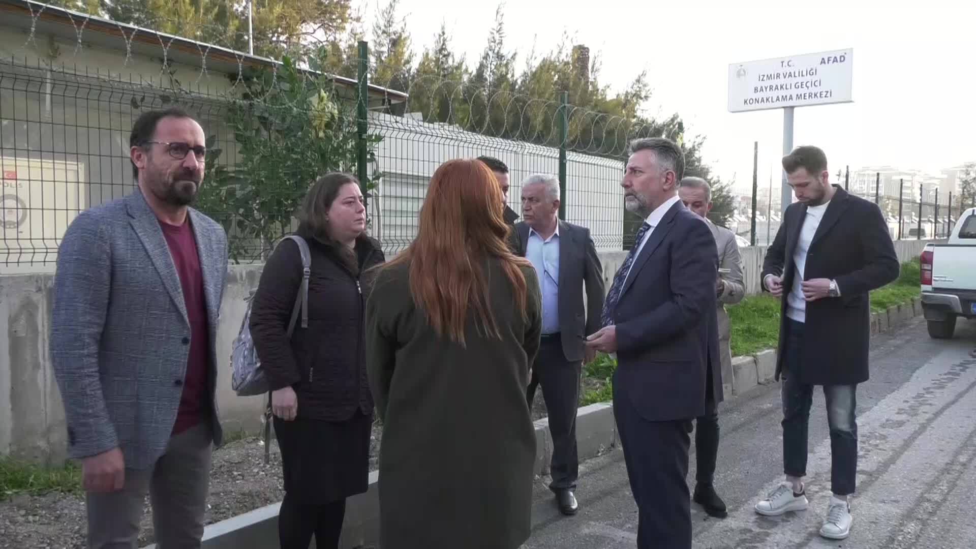 BAYRAKLI GEÇİCİ BARINMA MERKEZİ’Nİ ZİYARET EDEN BAŞKAN SANDAL: “DEPREMZEDELERİN TAHLİYELERİNİ BİZ GERÇEKLEŞTİRECEĞİZ”