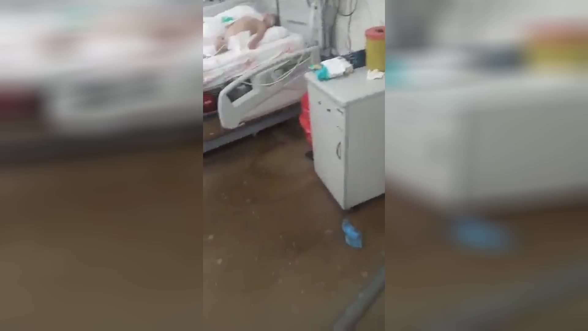 ŞANLIURFA’NIN EYYÜBİYE İLÇESİNDEKİ HASTANENİN YOĞUN BAKIM SERVİSİNİ SU BASTI... AZİZ AYDINLIK: “NE TARAFA BAKSAN DÖKÜLÜYOR, NE TARAFA BAKSAN SKANDALLAR ÇIKIYOR”