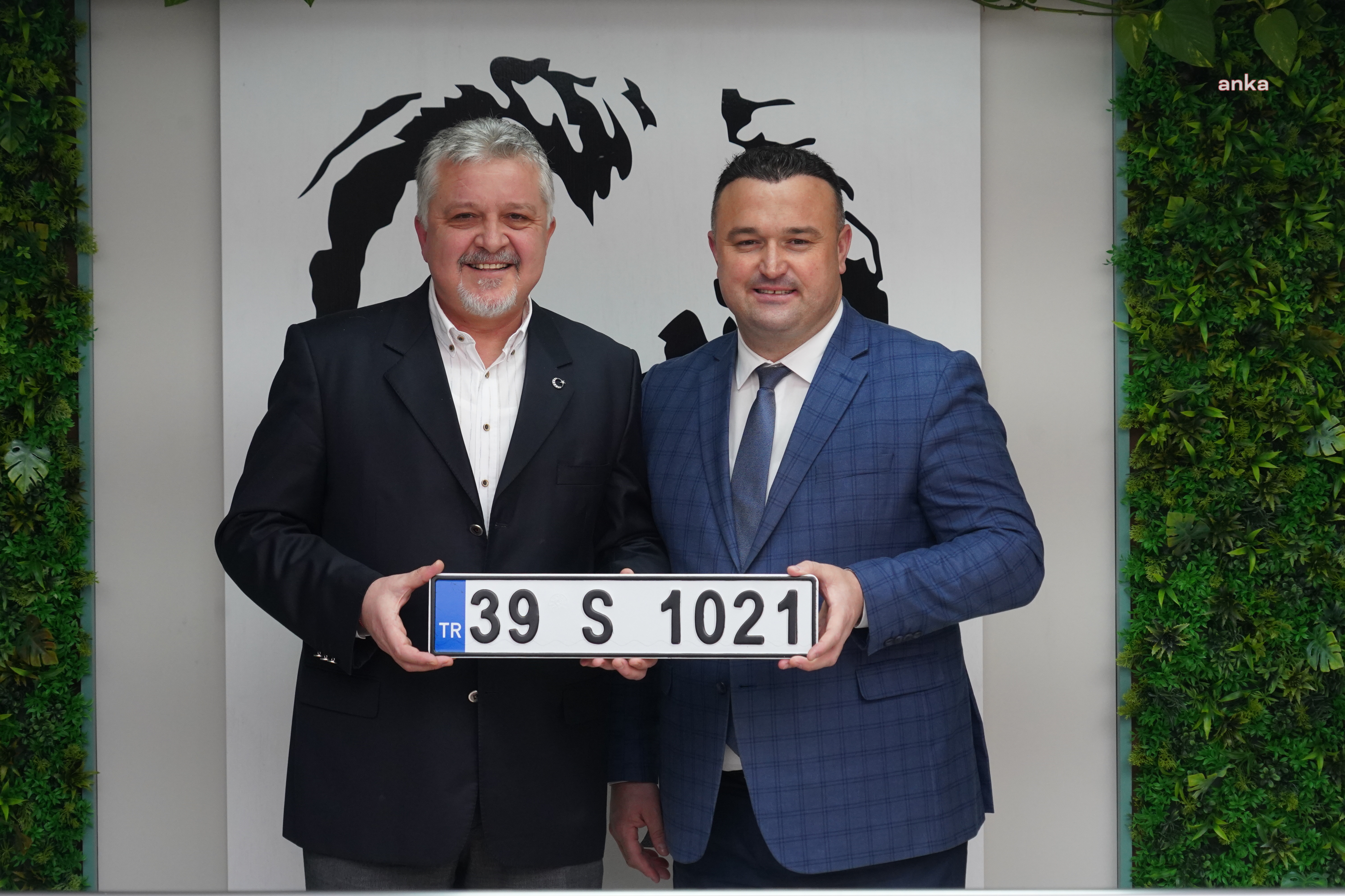 LÜLEBURGAZ’DA S PLAKALAR SERVİS ESNAFINA TESLİM EDİLİYOR
