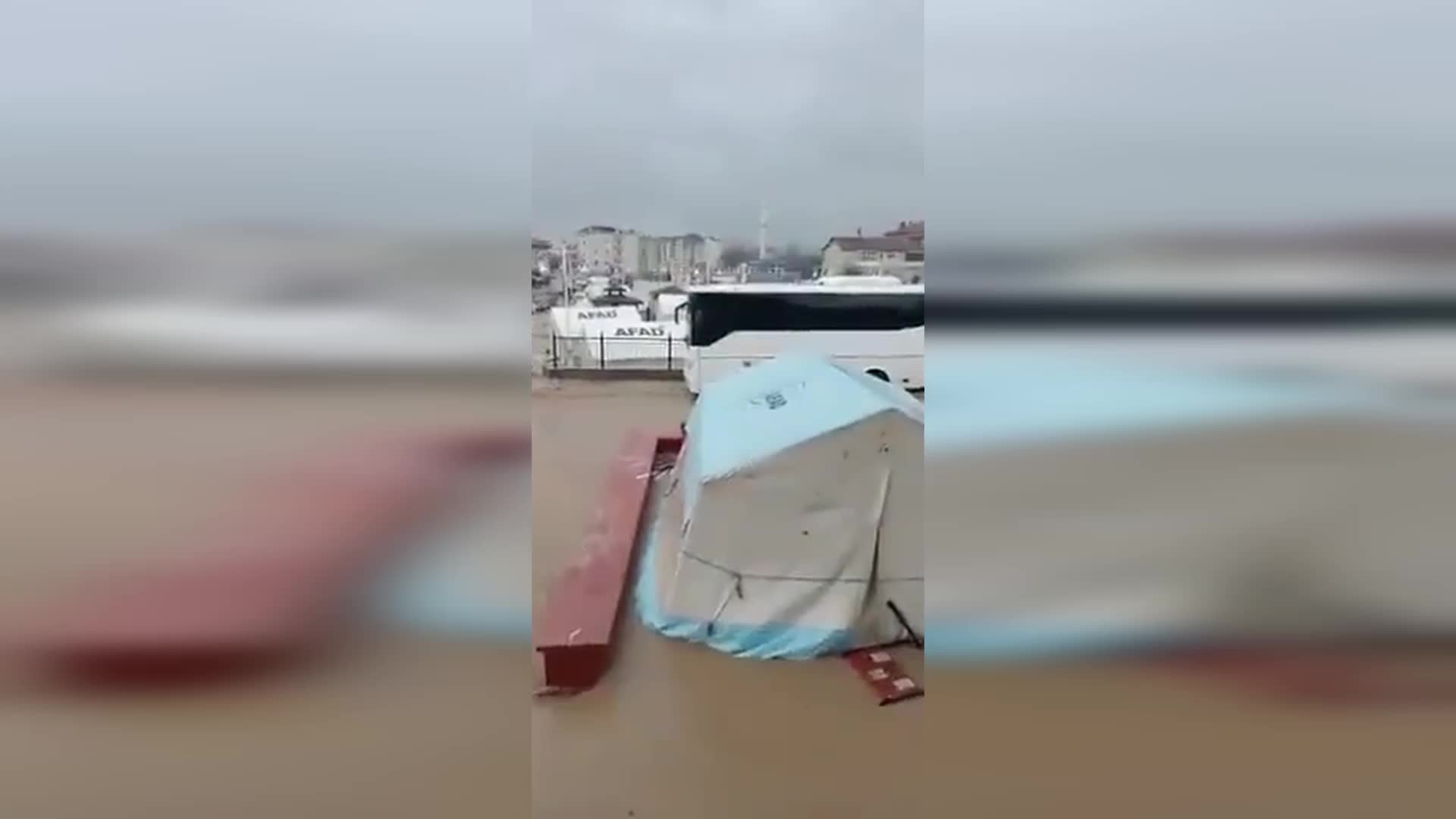 MALATYA DOĞANŞEHİR'DE DEPREMZEDELERİN ÇADIRLARINI SU BASTI