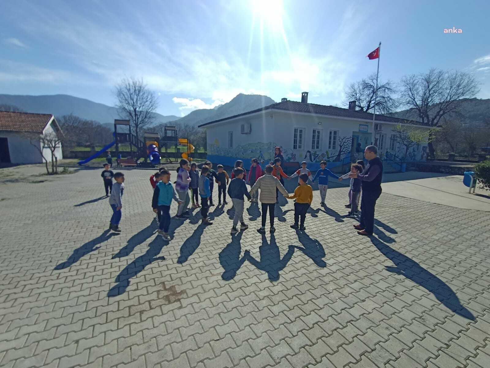 FETHİYE'DE ‘DEPREM HAFTASI’ KAPSAMINDA EĞİTİMLER DEVAM EDİYOR