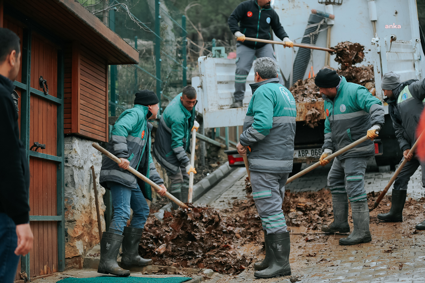 MERKEZEFENDİ’DE TARIMSAL SULAMA KANALLARI TEMİZLENİYOR
