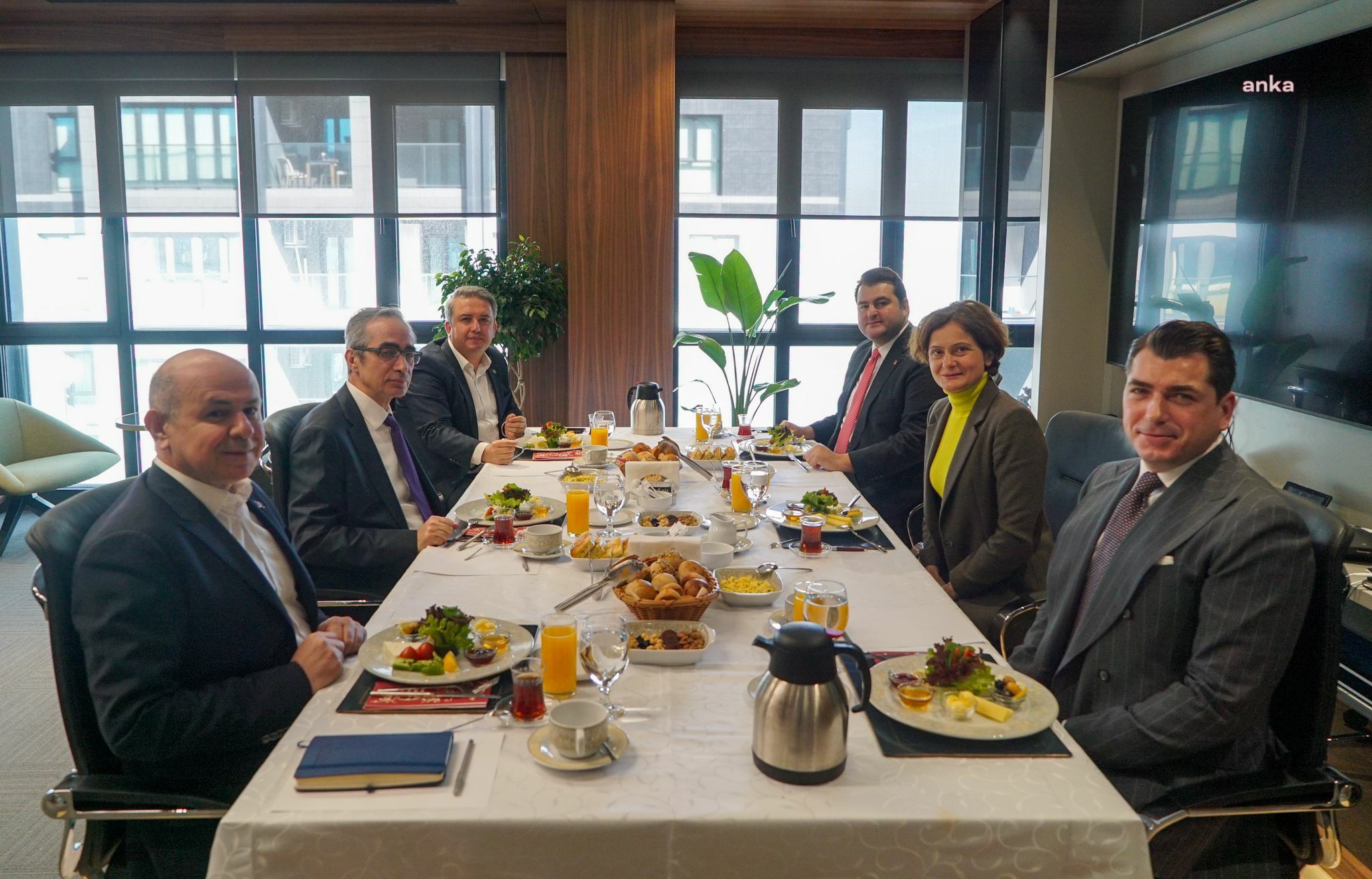 MİLLET İTTİFAKI ORTAĞI 6 PARTİNİN İSTANBUL İL BAŞKANLARI, SEÇİMLERDE SAHA PLANLAMASI VE SANDIK GÜVENLİĞİ GÜNDEMİYLE BİR ARAYA GELDİ