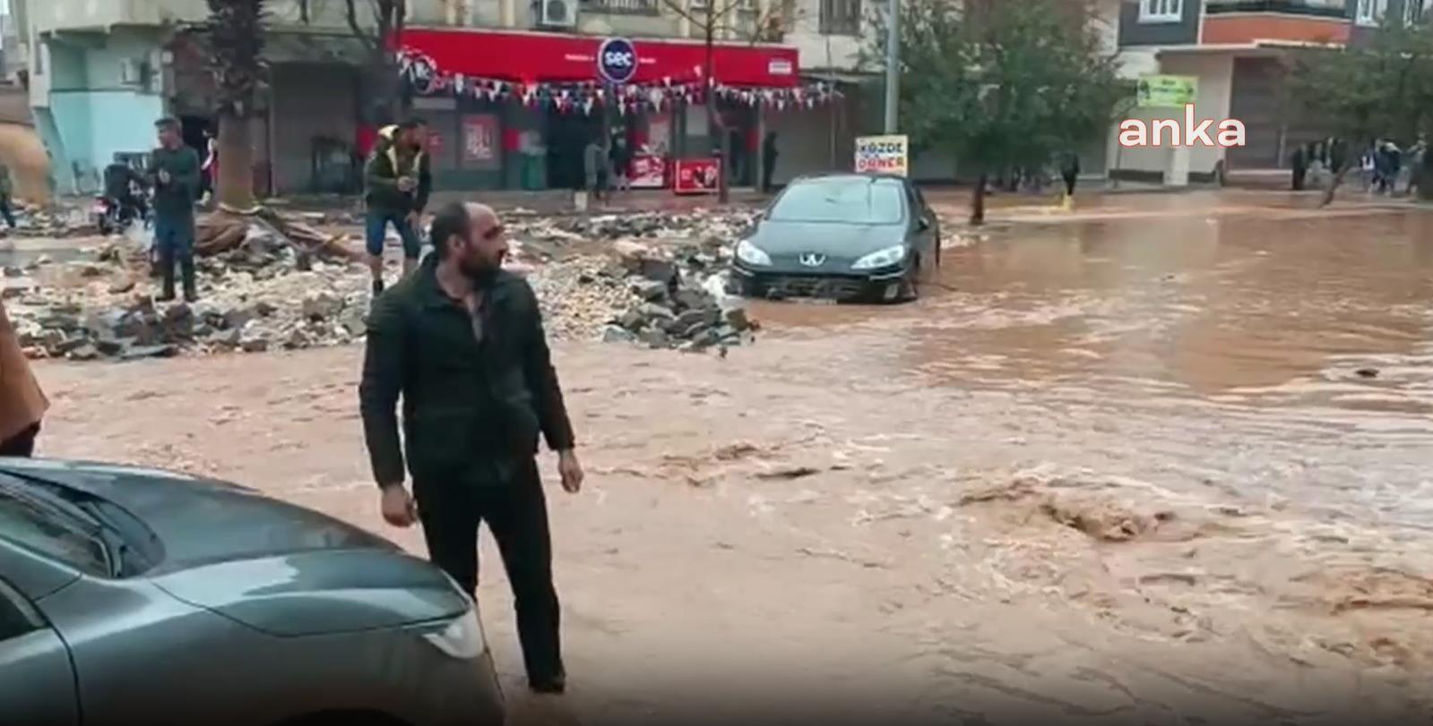 BAZI ÜLKELERDEN DEPREM BÖLGESİNDEKİ SELDE YAŞAMINI YİTİRENLER İÇİN TAZİYE MESAJI