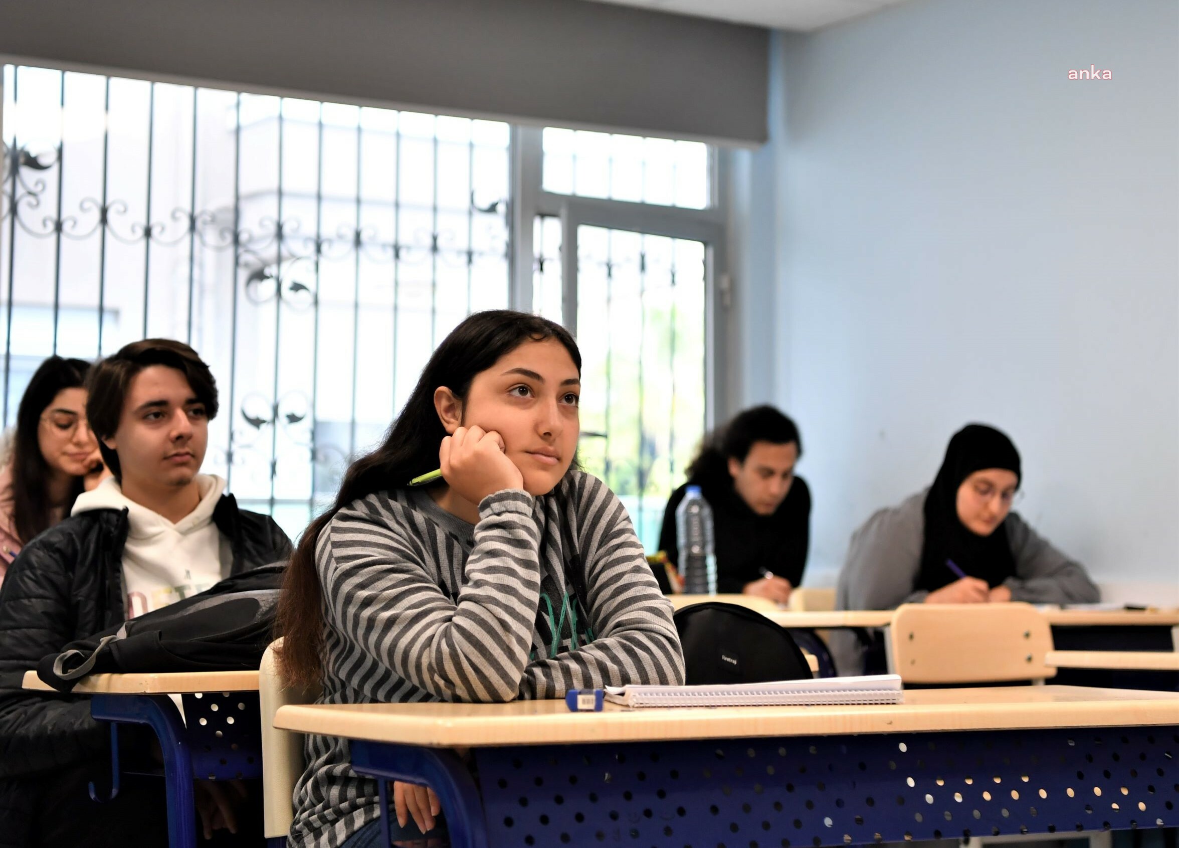 KONYAALTI BELEDİYESİ ETÜT MERKEZİ, DEPREMZEDE ÖĞRENCİLERE DESTEK OLUYOR