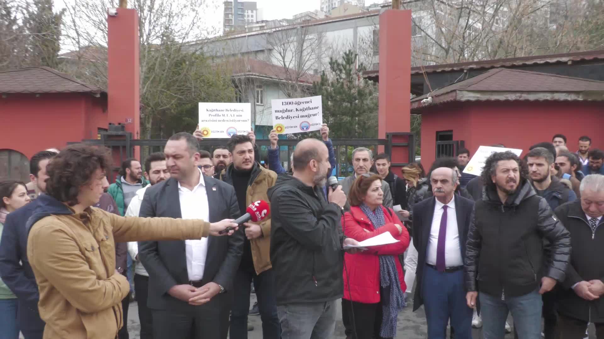 AKP’Lİ KAĞITHANE BELEDİYESİ’NİN, PROFİLO MESLEKİ VE TEKNİK ANADOLU LİSESİ’NİN ARAZİSİNE “EL KOYMAK” İSTEDİĞİ İDDİASI PROTESTO EDİLDİ