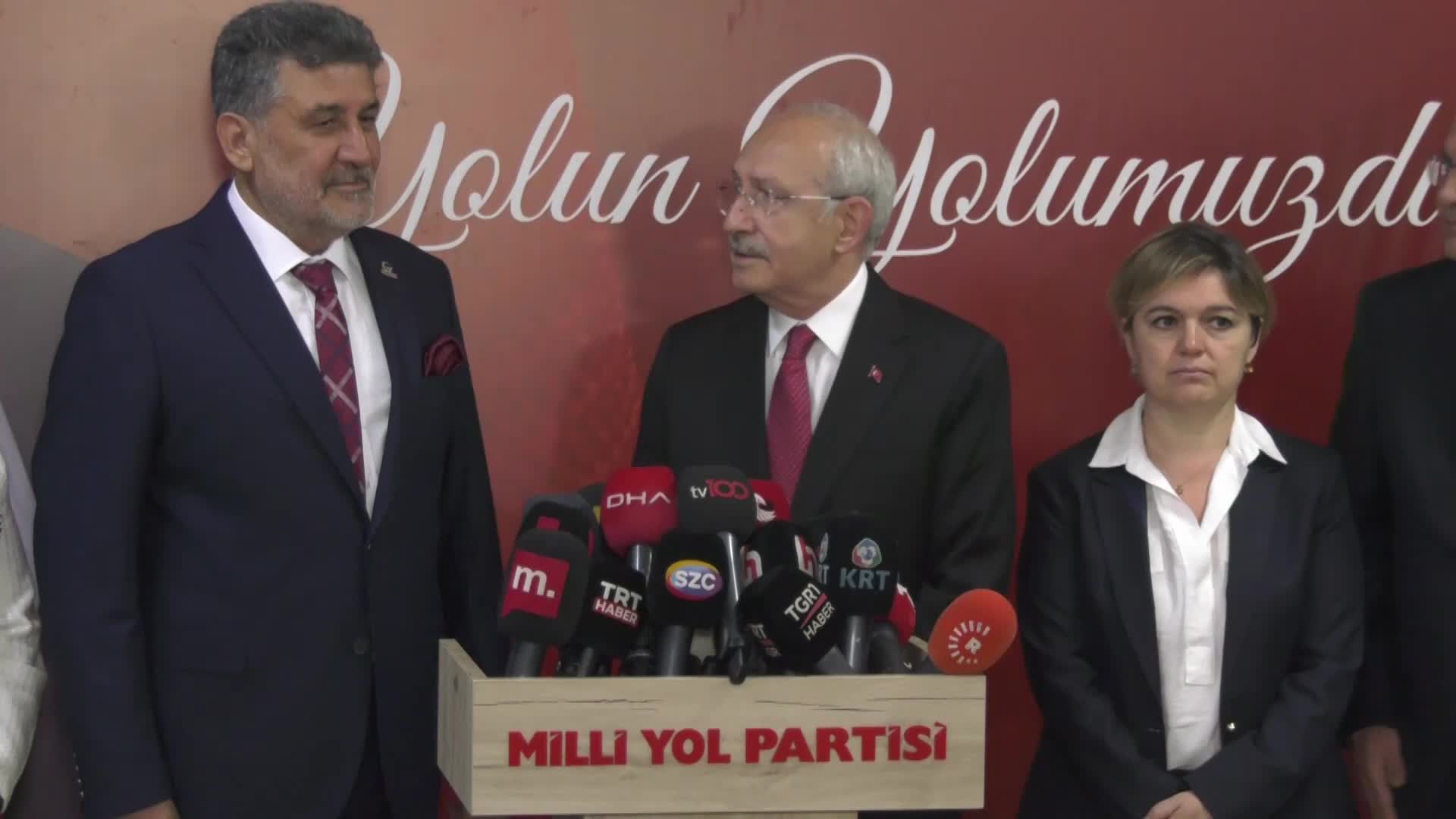 KEMAL KILIÇDAROĞLU, MİLLİ YOL PARTİSİ'Nİ ZİYARET ETTİ: “RAHMETLİ MUHSİN YAZICIOĞLU’NUN YOL ARKADAŞLARIYLA BİR ARAYA GELMEK, UFKUMU BÜYÜTME AÇISINDAN SON DERECE DEĞERLİ”
