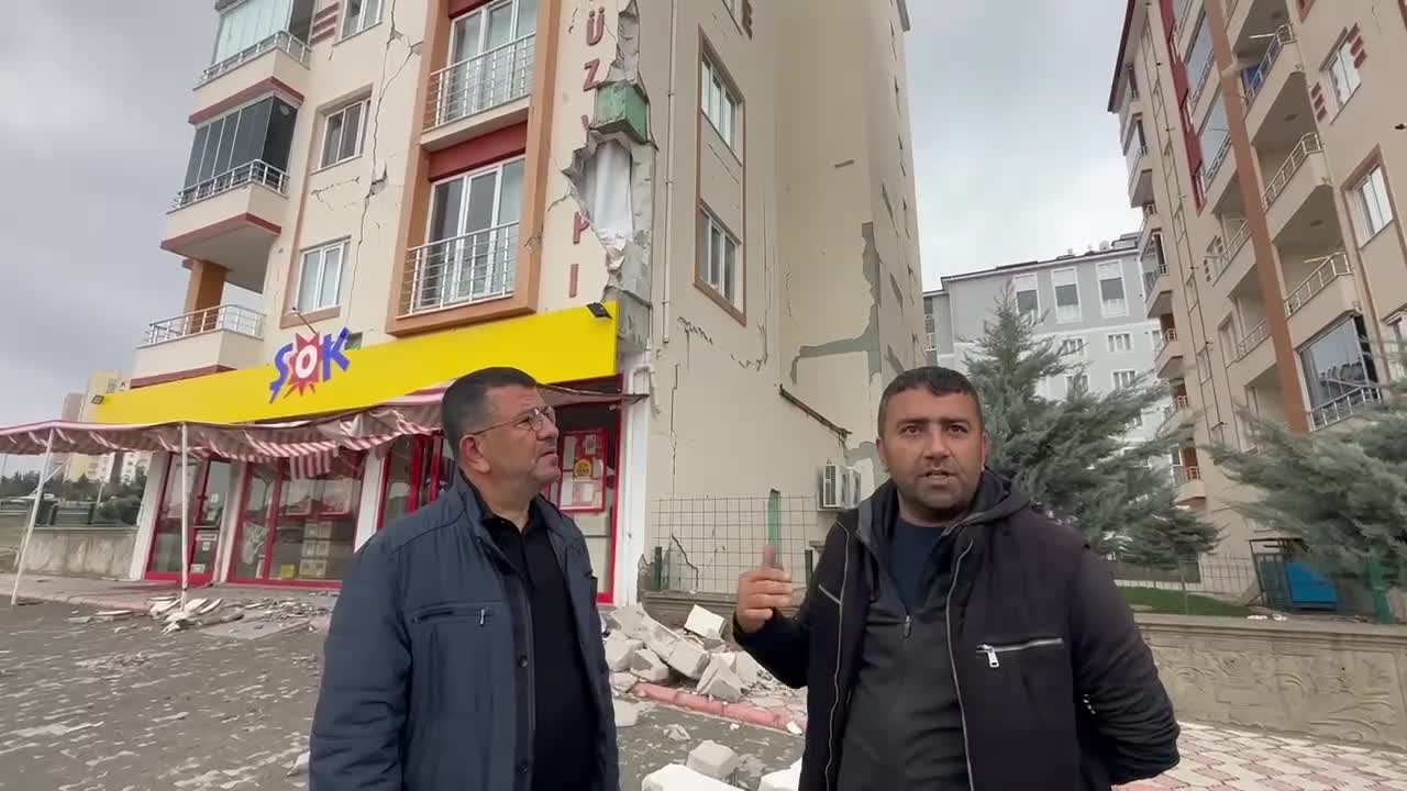 VELİ AĞBABA: AĞIR HASARLI BİNALARA HAFİF HASARLI RAPORU VERİLDİĞİ İDDİALARI VAR. YETKİLİLERE ÇAĞRI YAPIYORUZ; BU KONU ÇOK ÖNEMLİ. İNSAN HAYATI RİSKE ATILAMAZ
