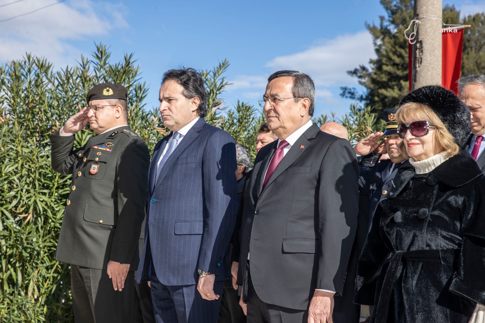 KONAK BELEDİYE BAŞKANI BATUR: "KAHRAMANLARIMIZIN DESTANI UNUTULMAZ, ÇANAKKALE GEÇİLMEZ"