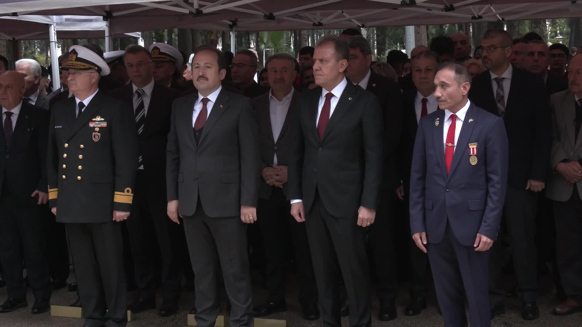 VAHAP SEÇER: “ULU ÖNDER MUSTAFA KEMAL ATATÜRK’ÜN GÖSTERDİĞİ HEDEFTE YÜRÜYEN YÖNETİCİLERİZ”