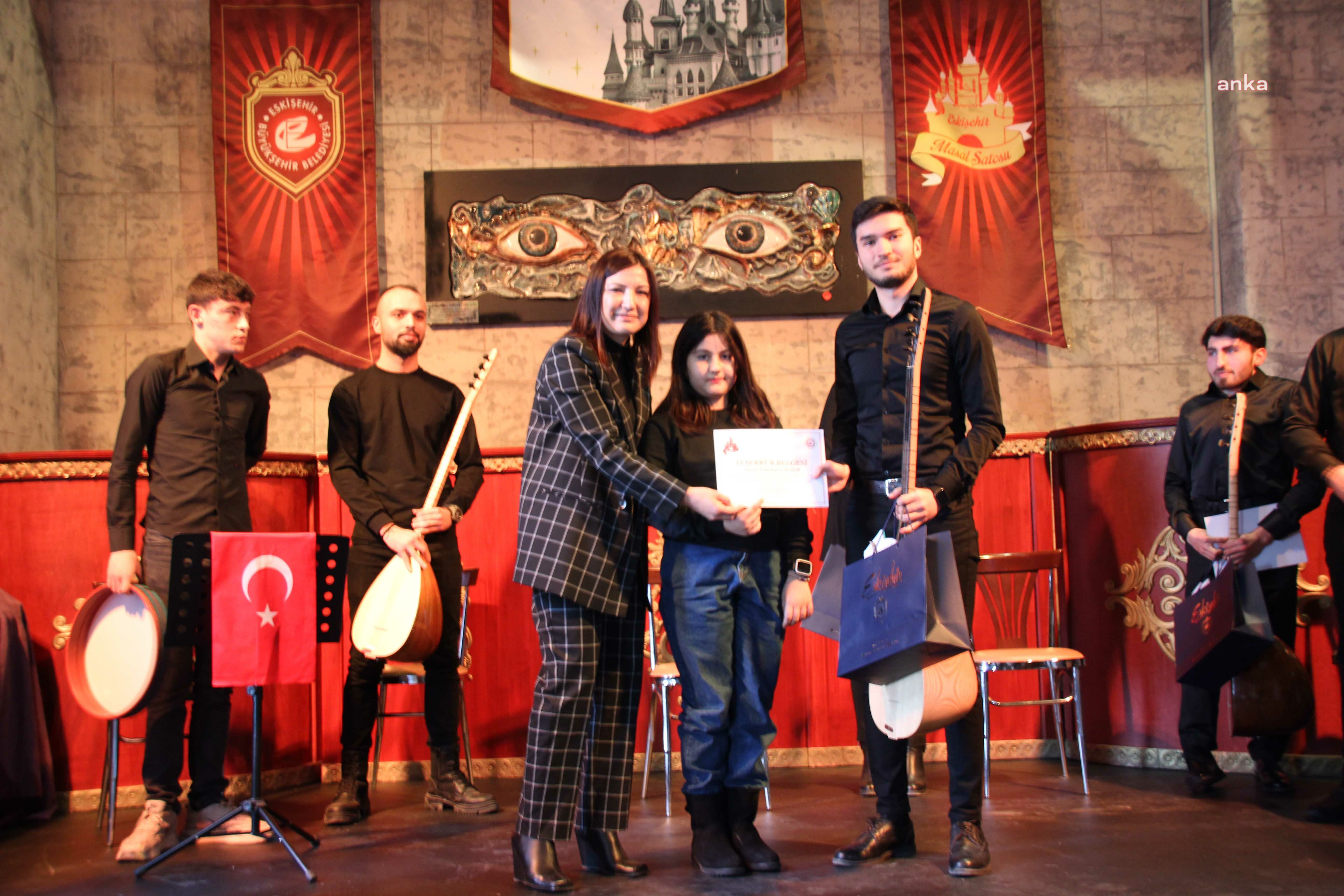 ESKİŞEHİR BÜYÜKŞEHİR BELEDİYESİ MASAL ŞATOSU’NDA TÜRKÜLER, ÇANAKKALE ZAFERİ İÇİN SÖYLENDİ