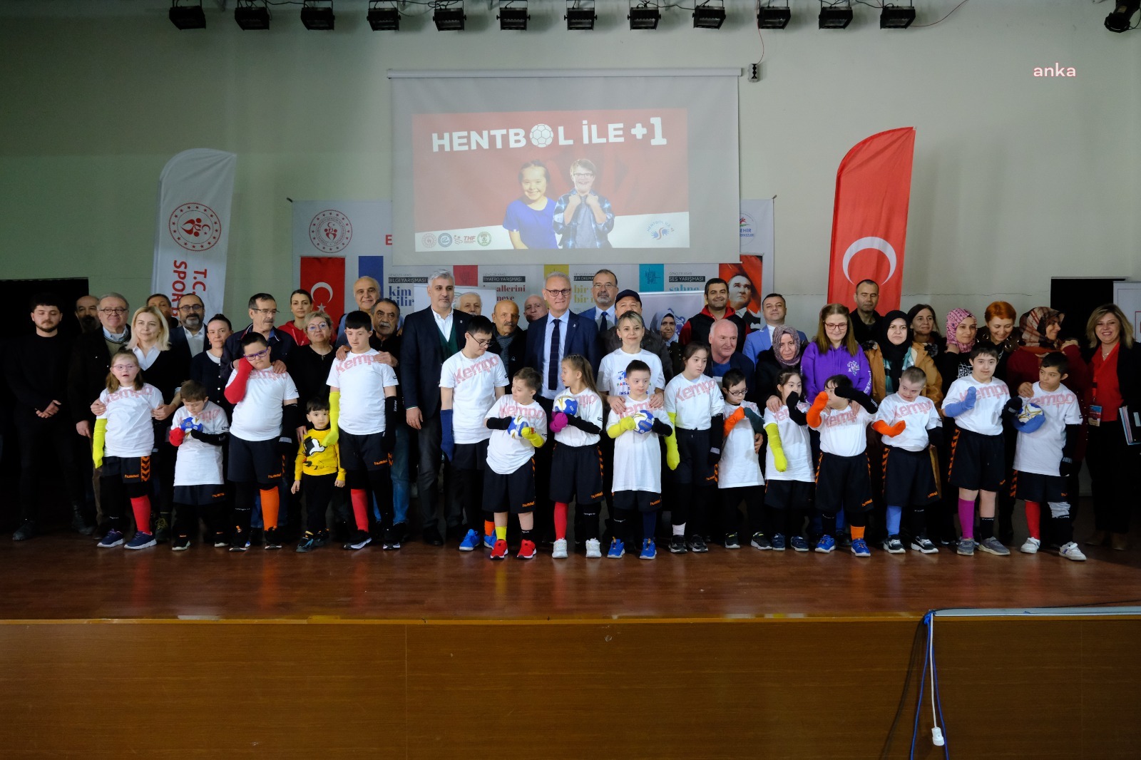 DOWN SENDROMLU ÇOCUKLAR ESKİŞEHİR’DE HENTBOL İLE BULUŞUYOR