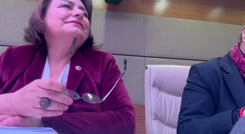 MÜZEYYEN ŞEVKİN: “DEPREMİN MERKEZ ÜSSÜNÜ VERECEK KADAR CİDDİ BİR ÇALIŞMANIN YAPILDIĞI İRAP RAPORLARIYLA İLGİLİ NE TÜR BİR ÇALIŞMA YAPILDI? BU 11 İLİMİZDE NİYE BİR DÖNÜŞÜM SAĞLANMADI?”