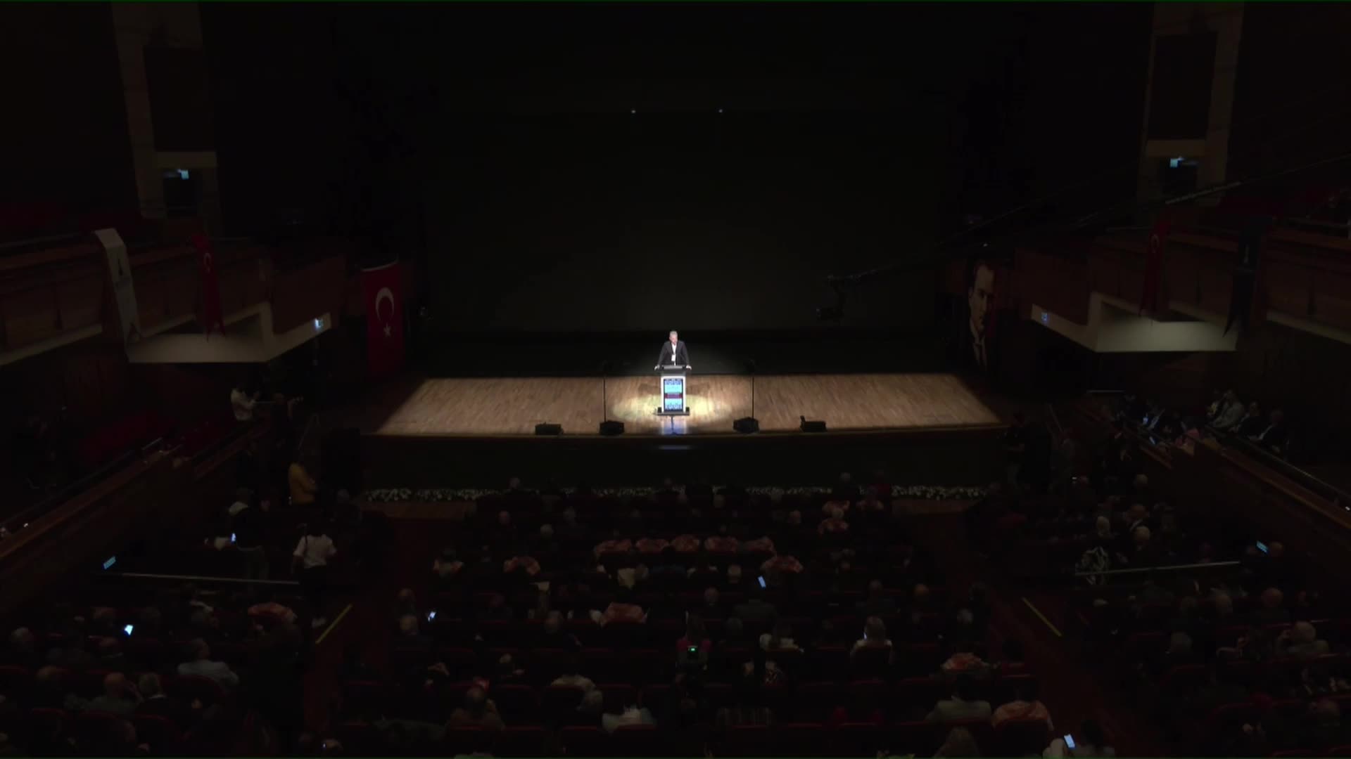 İZMİR TİCARET ODASI BAŞKANI ÖZGENER: “TÜRKİYE OLARAK ÖZGÜR DÜŞÜNEN, TARTIŞAN, ELEŞTİREN, SORGULAYAN VE HAKKINI ARAYAN BİR TOPLUMSAL YAPIYI KURMAK ZORUNDAYIZ”