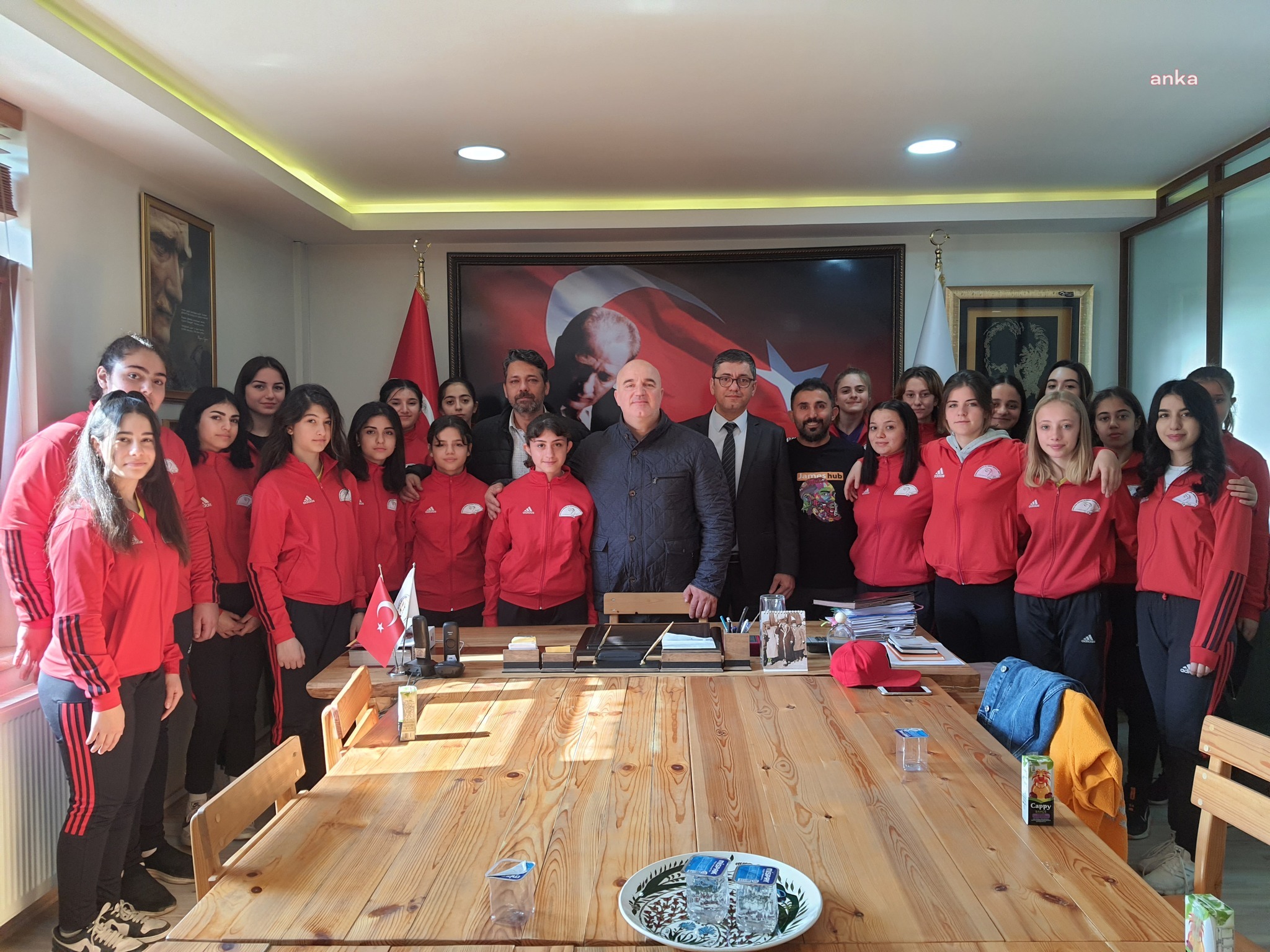 ATLETİZM ŞAMPİYONLARINDAN SARAY BELEDİYESİ’NE ZİYARET