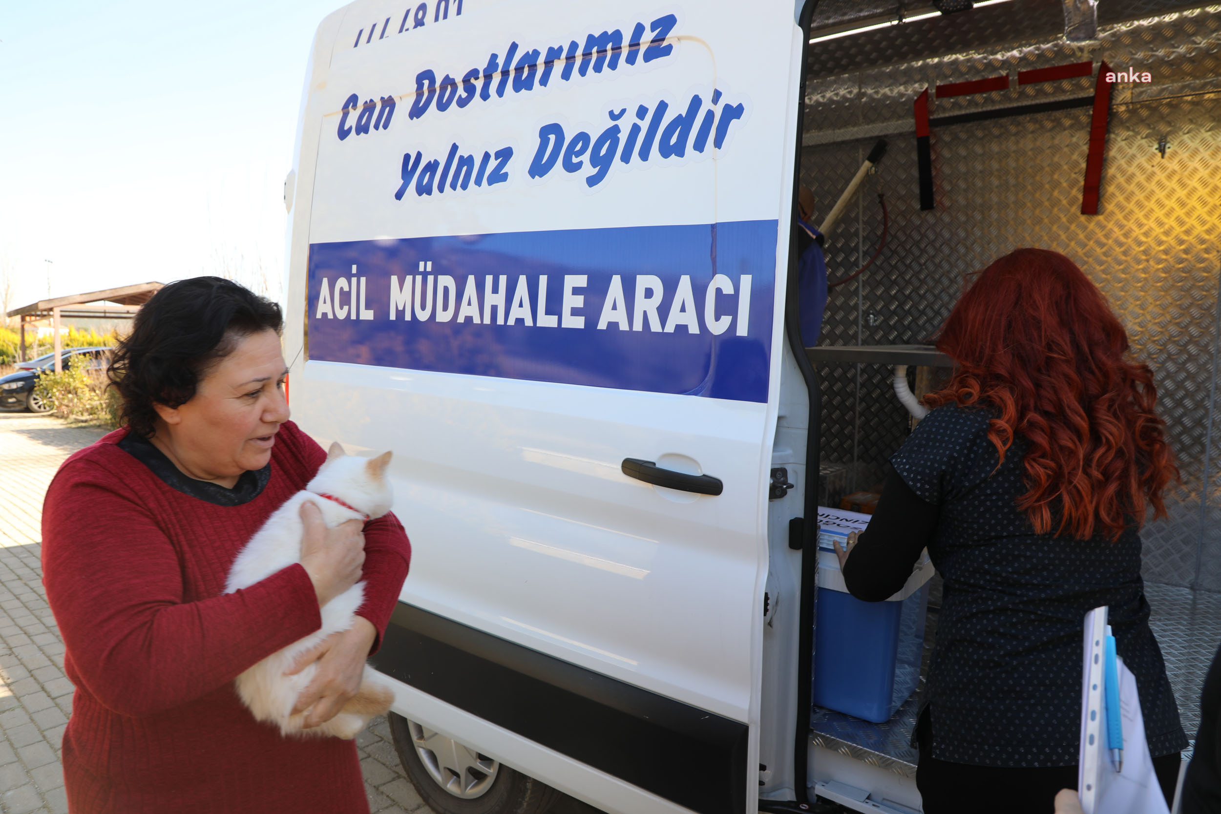 MUĞLA BÜYÜKŞEHİR BELEDİYESİ, ACİL MÜDAHALE ARACI İLE DEPREMZEDE CAN DOSTLARIN DA YANINDA