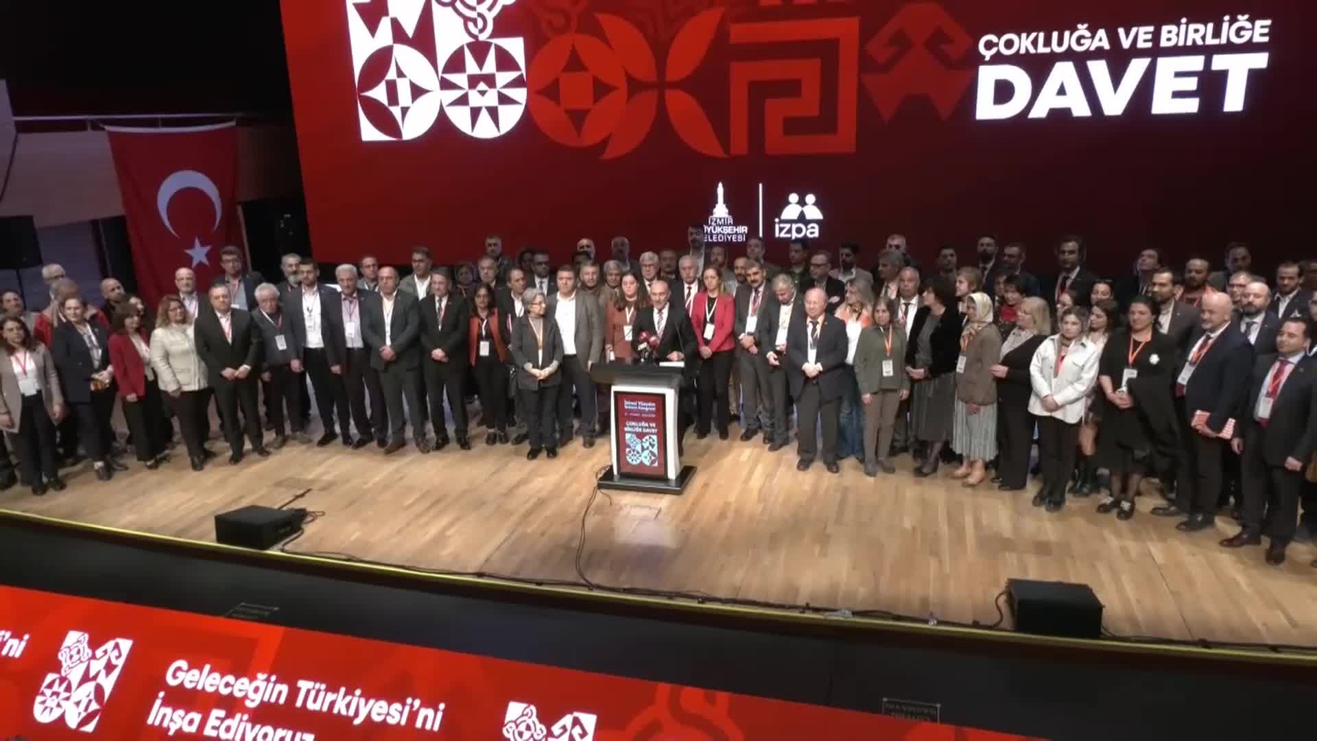 İKİNCİ YÜZYILIN İKTİSAT KONGRESİ, TAMAMLANDI… BAŞKAN SOYER: "AYNI ATALARIMIZ YAPTIĞI GİBİ BARIŞ İÇİNDE, HUZURLA, SAĞLIKLA BİR ARADA YAŞAYACAĞIMIZ KENTLER VE YEPYENİ BİR TÜRKİYE İNŞA ETMEK MÜMKÜN"