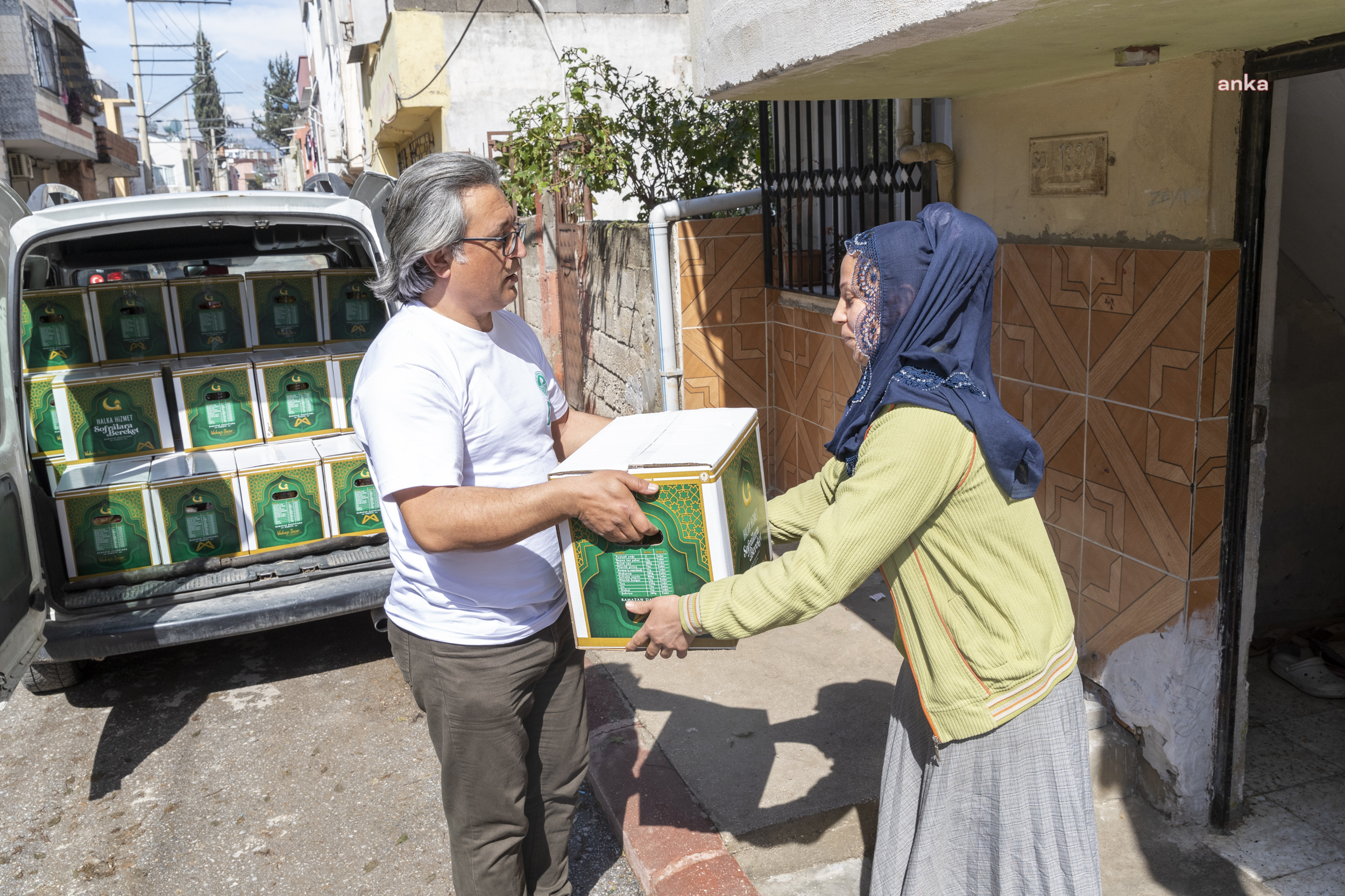 MERSİN BÜYÜKŞEHİR, RAMAZAN AYI İÇİN GIDA KOLİSİ DAĞITIMLARINI SÜRDÜRÜYOR