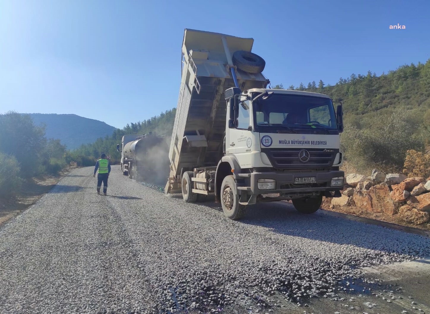 MUĞLA BÜYÜKŞEHİR BELEDİYESİ, İNŞAAT ATIKLARINI ASFALT MALZEMESİNE DÖNÜŞTÜRÜYOR