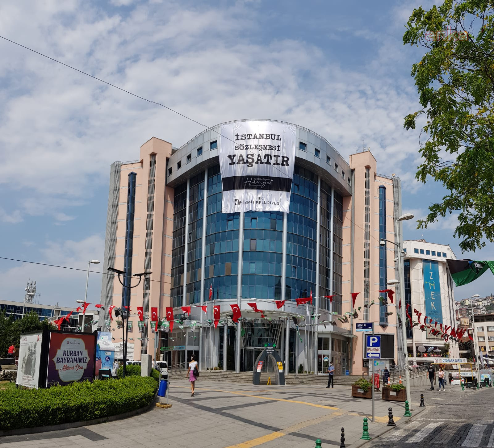 İSTANBUL SÖZLEŞMESİNE BİR DESTEK DE İZMİT BELEDİYESİ'NDEN