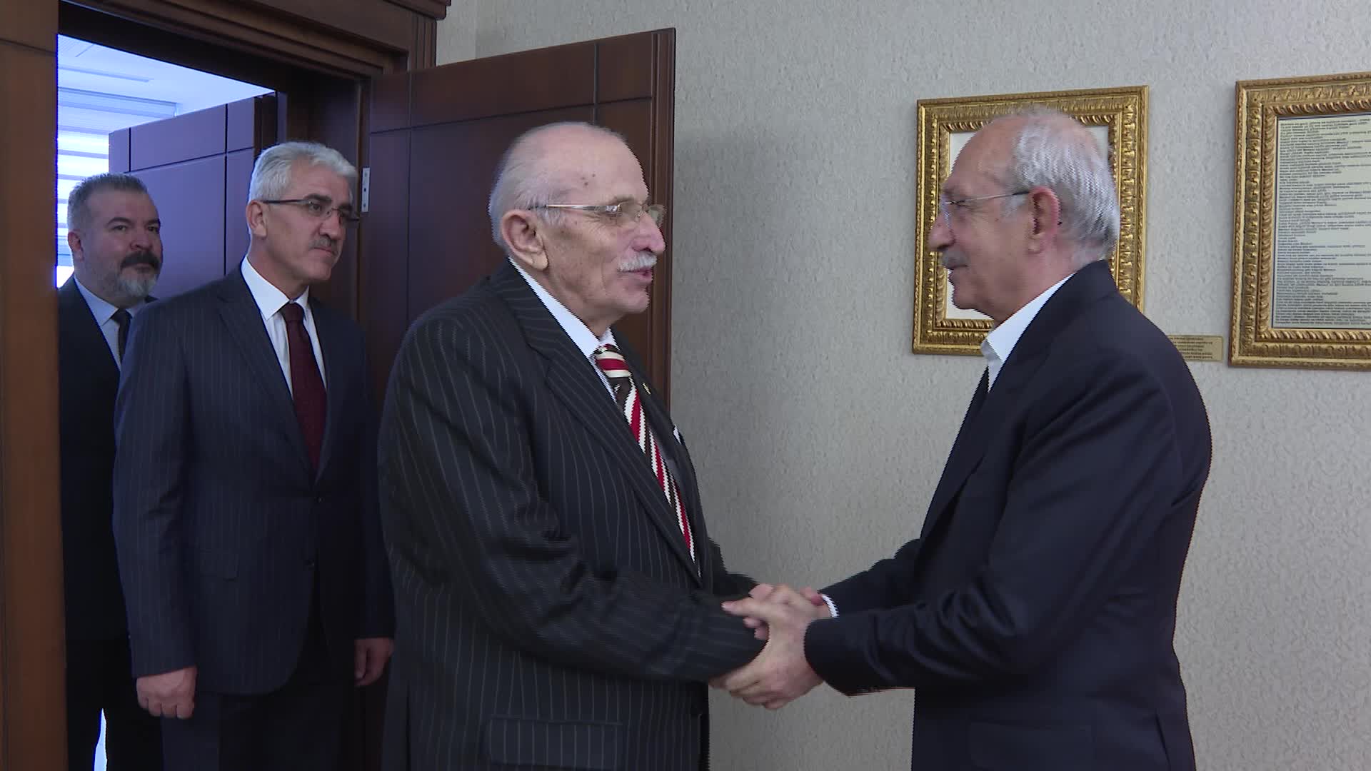 ESKİ AKP MARDİN MİLLETVEKİLİ SÜLEYMAN ÇELEBİ VE OĞLU SAİT ÇELEBİ, CHP’YE ÜYE OLDU