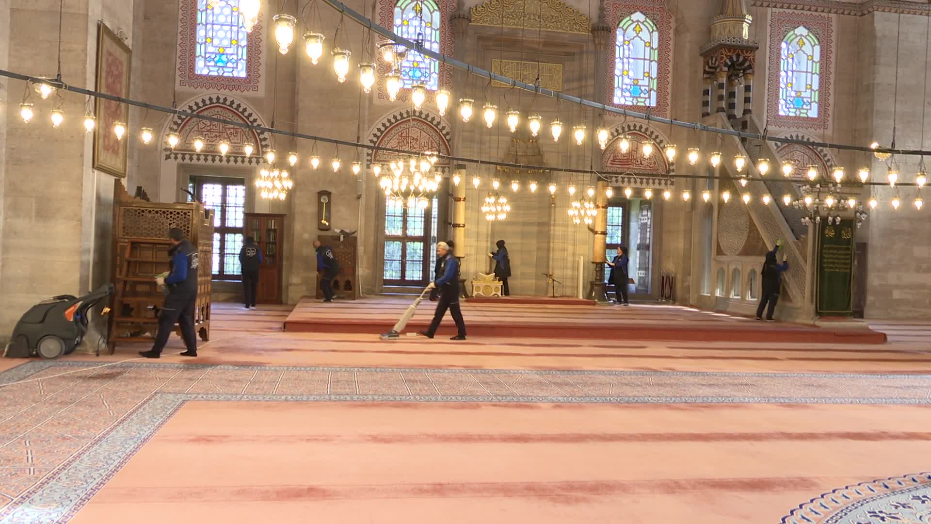İBB GENEL SEKRETER YARDIMCISI MAHİR POLAT: "3 YILDIR TARİHİ CAMİLERDE ÇOK ÖZENLİ BİR BAKIM ONARIM VE TEMİZLİK ÇALIŞMASI YAPIYORUZ"