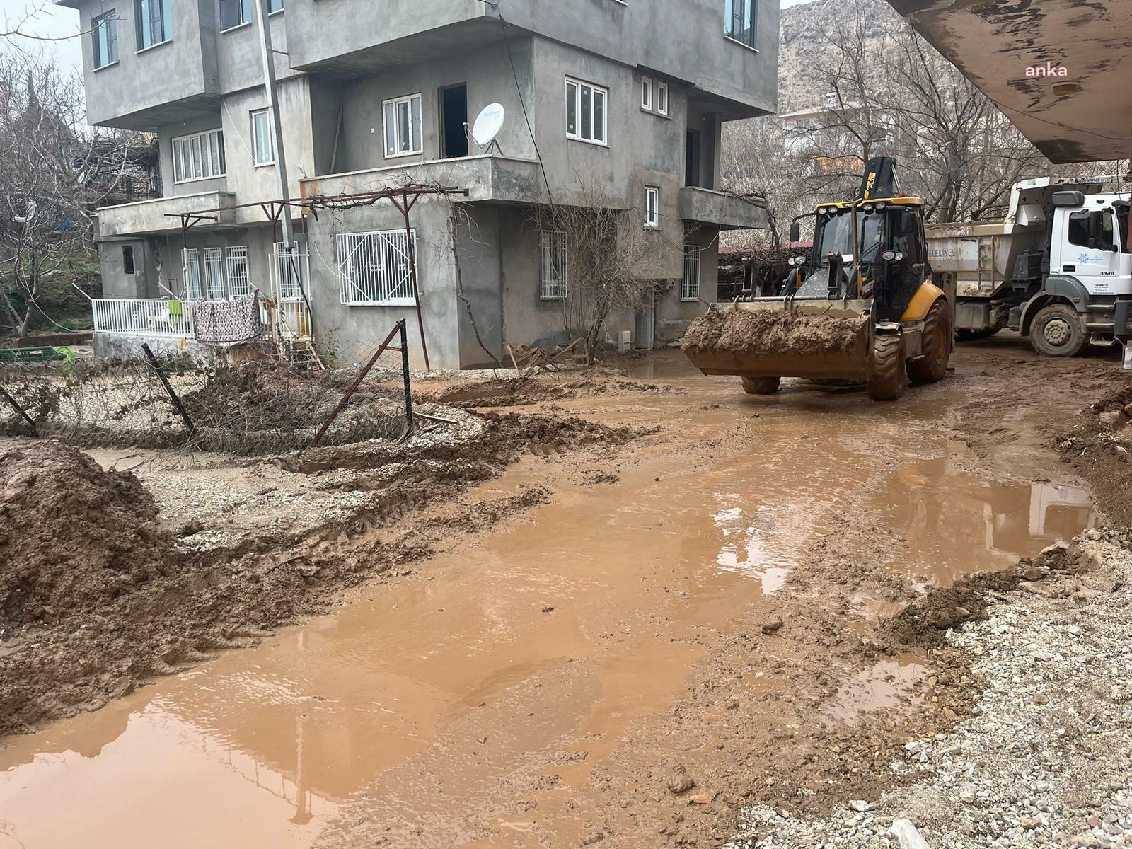 İZMİT BELEDİYESİ EKİPLERİ, SELİN VURDUĞU ADIYAMAN’DA ÇALIŞIYOR