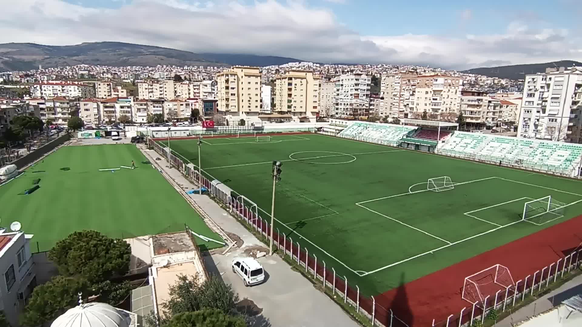 BORNOVA BELEDİYESİ'NDEN ŞEHİR STADI'NA YENİ ANTRENMAN SAHASI