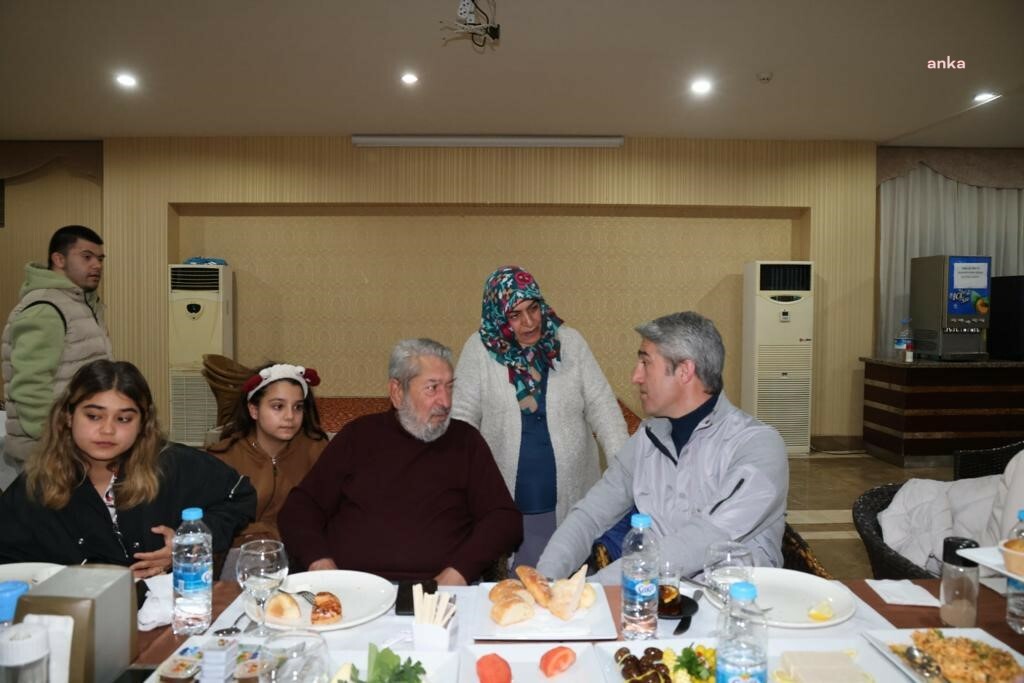 MARMARİS BELEDİYE BAŞKANI OKTAY, İLK SAHURDA DEPREMZEDE KONUKLARLA BULUŞTU