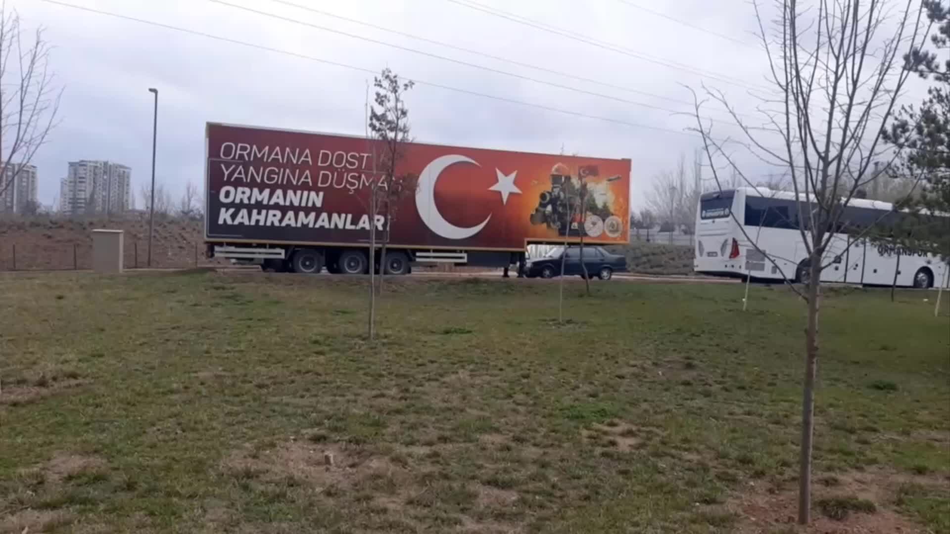 TARIM ORMAN-İŞ SENDİKASI GENEL BAŞKANI DURMUŞ: “BU ÜLKEDE HIRSIZLIK YAPANLAR NAMUSLU İNSAN GİBİ İTİBAR GÖRÜRKEN HIRSIZLIKLARI KONUŞAN BİZLER SUÇLU KONUMUNA DÜŞÜRÜLDÜK"