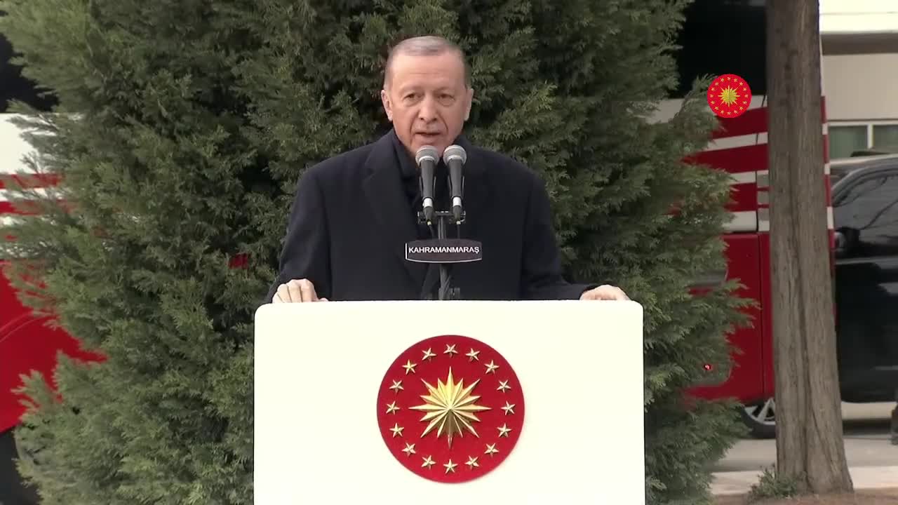 ERDOĞAN: BİRİLERİNİN BURALARA GELİP UMUTLARINIZI SÖNDÜRMEYE ÇALIŞMASINA, RUHUNUZU BUNALTMASINA, ARAMIZA NİFAK TOHUM EKMESİNE KESİNLİKLE ALDIRMAYIN