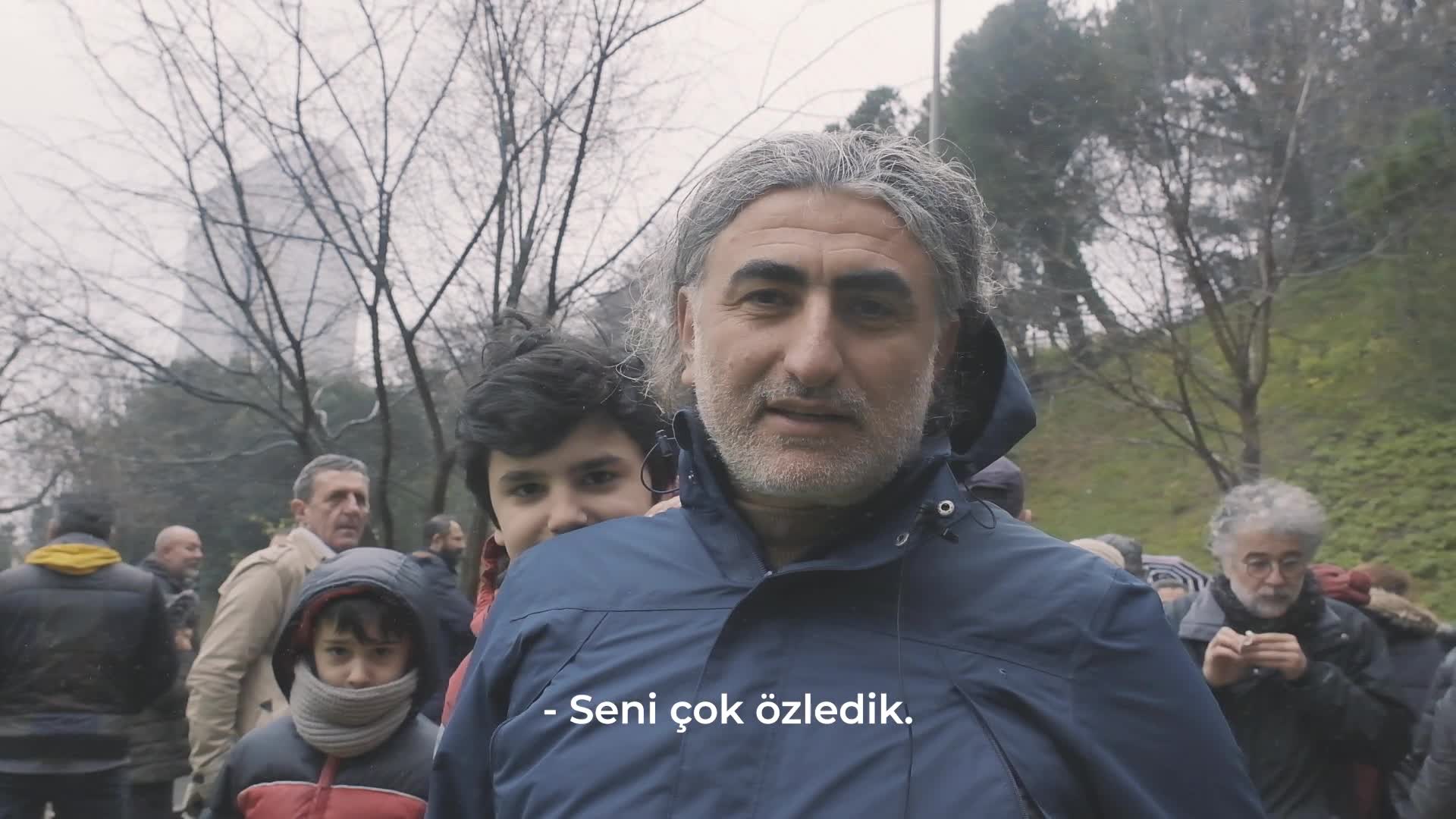 CAN ATALAY’A DOĞUM GÜNÜ KUTLAMASI: YIKILAN KENTLERİN, SU BASAN ÇADIRLARIN, SAYISI TAM AÇIKLANMAYAN O CANLARIN, APAR TOPAR KALDIRILAN ENKAZLARIN HESABINI SORARKEN BİRLİKTE OLACAĞIZ
