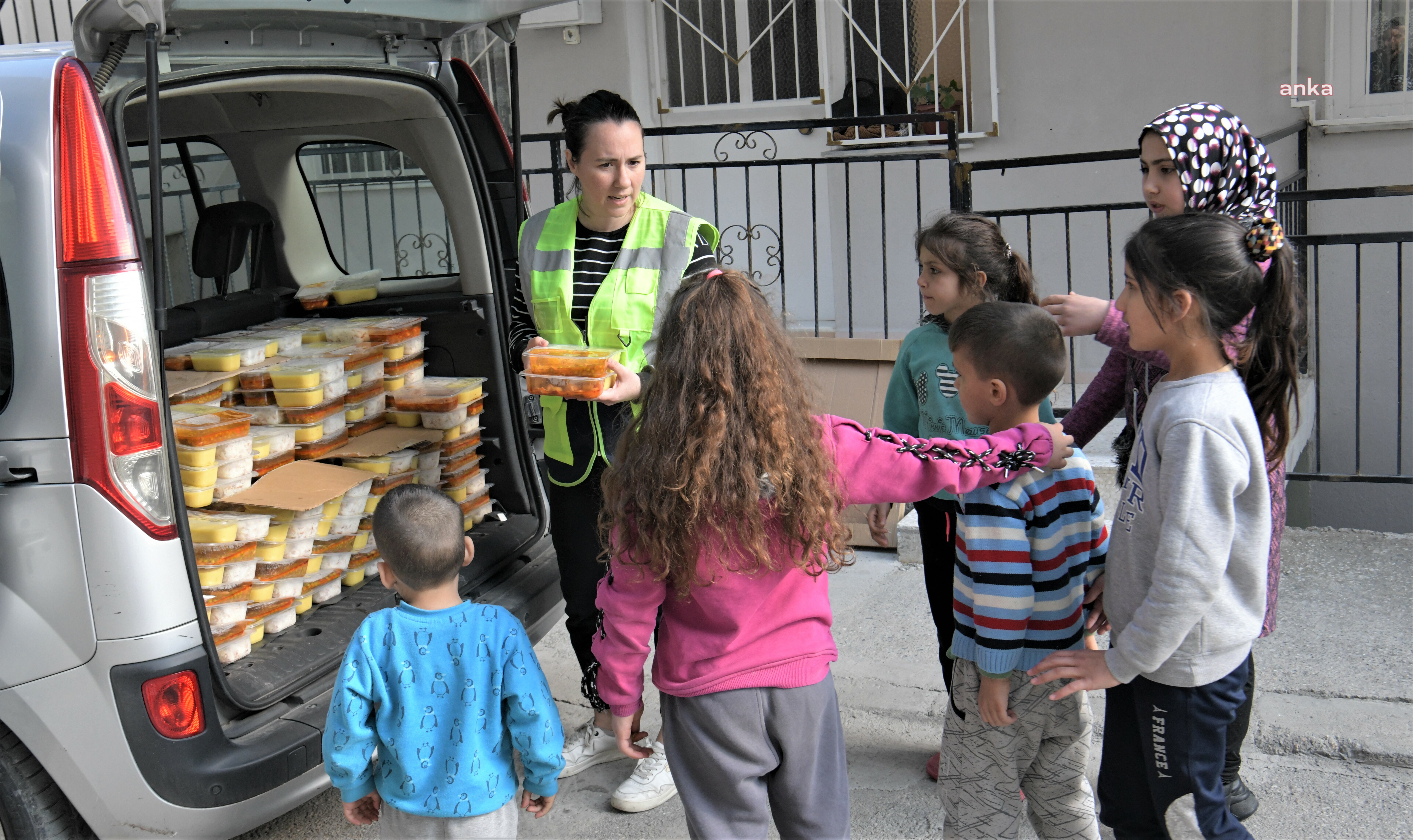 BORNOVA’DA İFTARA SICAK YEMEK