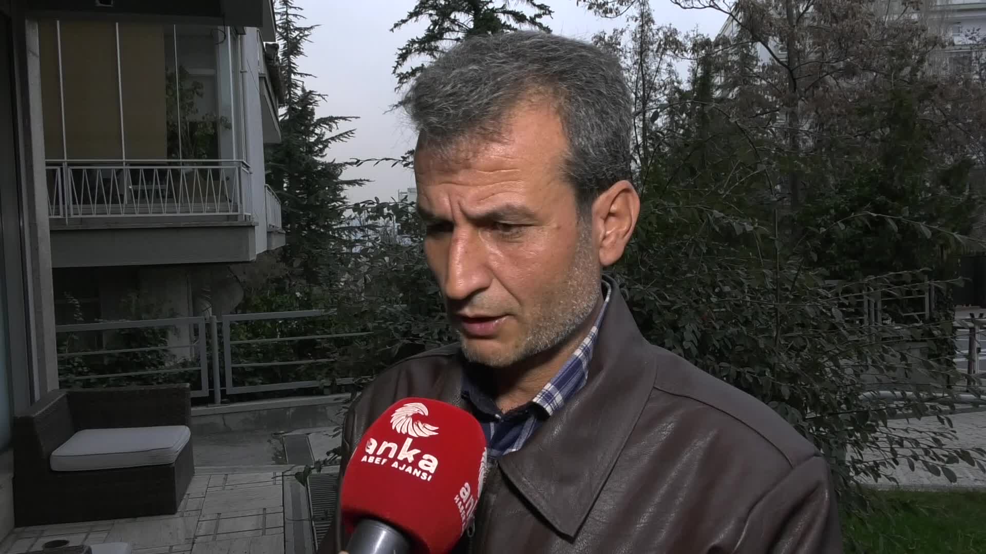 DEPREMZEDE GAZETECİ MAHMUT ŞAN, SORUŞTURMA TEBLİGATI ELİNE ULAŞMADIĞI İÇİN HAKKINDA VERİLEN YAKALAMA KARARI NEDENİYLE NEZARETE KONULMUŞ: “DAHA FAZLA CANIM ACIDI. SAHİPSİZ OLDUĞUMU HİSSETTİM”