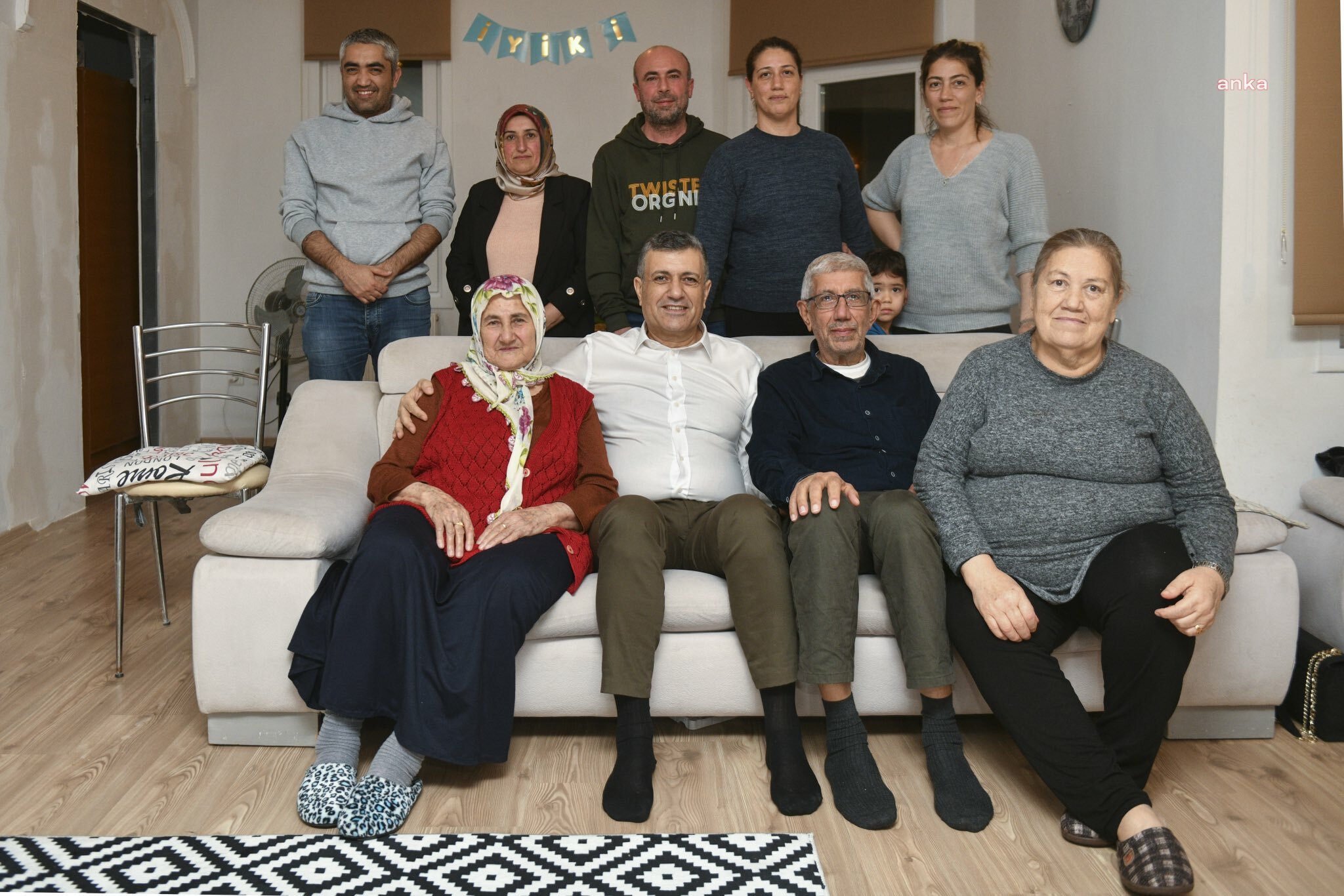 ESENYURT BELEDİYE BAŞKANI BOZKURT, İLK İFTARINI DEPREMZEDE AİLELERLE YAPTI