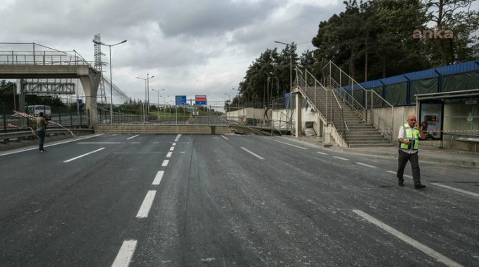 İSTANBUL’DA ÜST GEÇİT ÇÖKTÜ