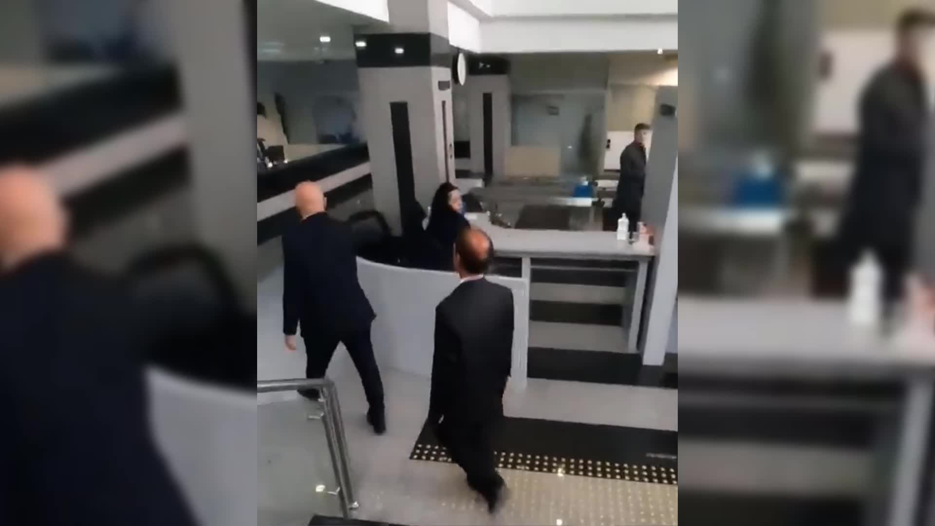 MAHMUT TANAL: TBMM’DE VATANDAŞIN, AKP’NİN LOGOSUNU ÇAĞRIŞTIRAN AMPULÜNE EL KONULDU. BU NE KORKU, BU NE PANİK? KORKTUĞUNUZ HALK, 14 MAYIS'TA AMPULÜ SÖNDÜRECEK