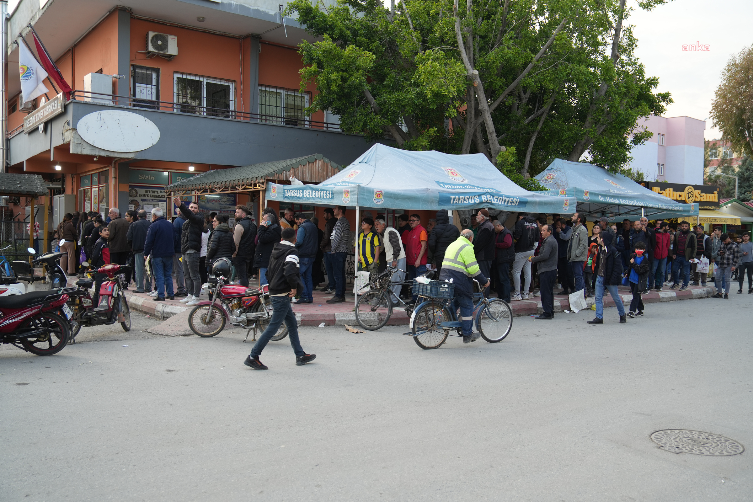 TARSUSLULARDAN, 1 TL'YE SATILAN HALK EKMEĞE YOĞUN İLGİ