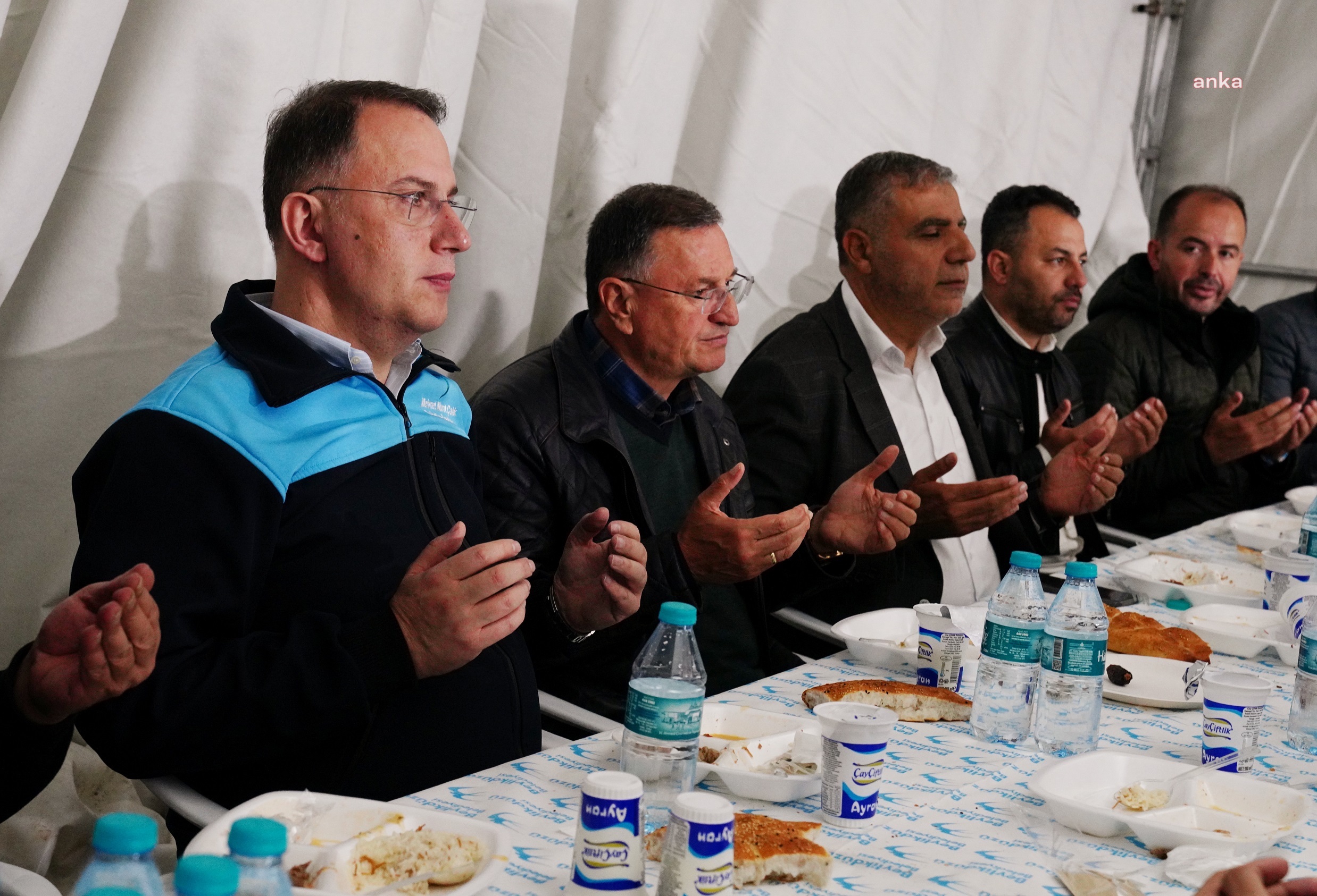 BEYLİKDÜZÜ BELEDİYE BAŞKANI ÇALIK, İLK İFTARI HATAY’DAKİ DEPREMZEDELERLE BİRLİKTE YAPTI