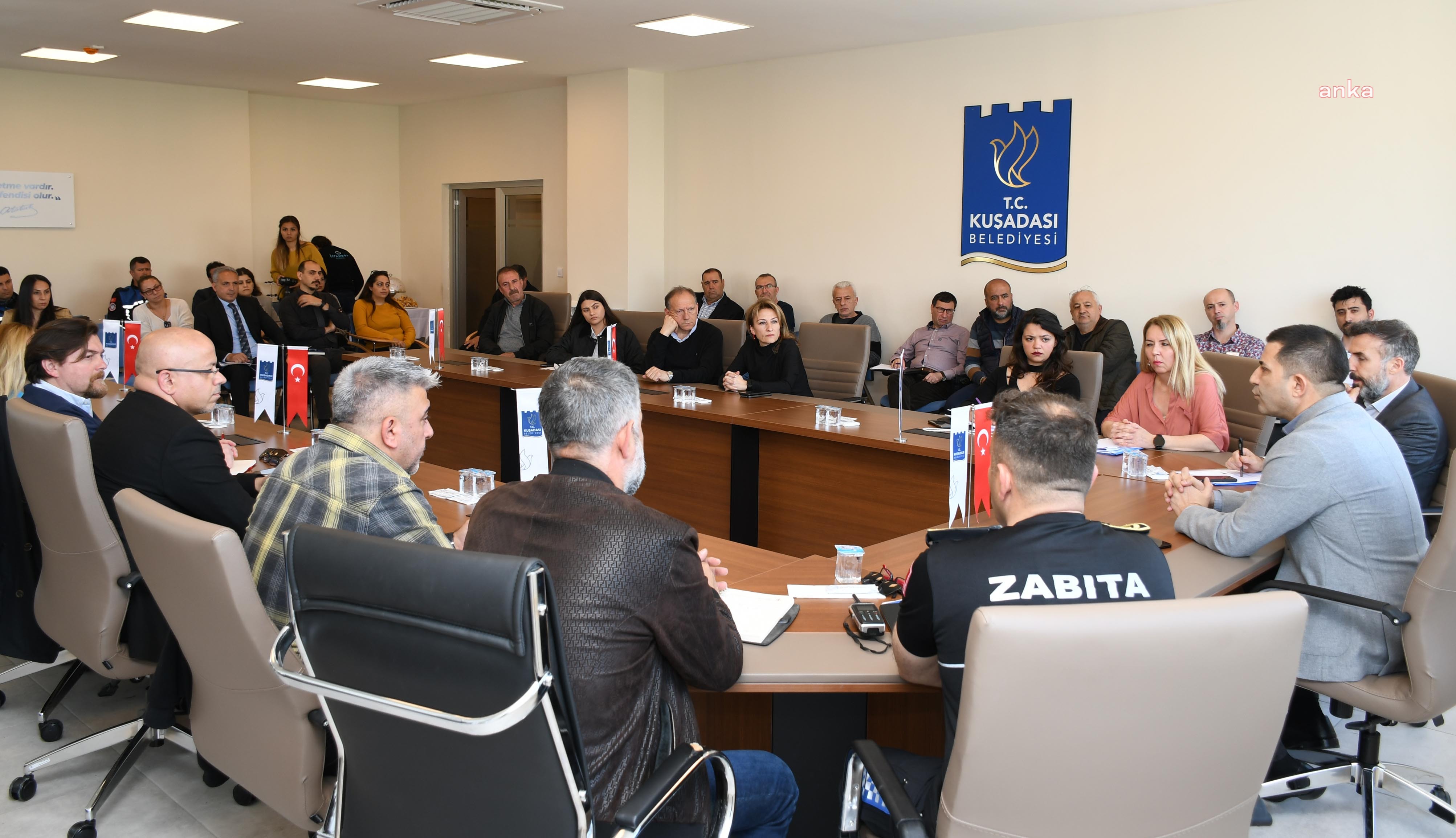 KUŞADASI BELEDİYESİ, MARKET VE OTEL TEMSİLCİLERİ İLE HURDACILARA ‘SIFIR ATIK PROJESİ’Nİ ANLATTI