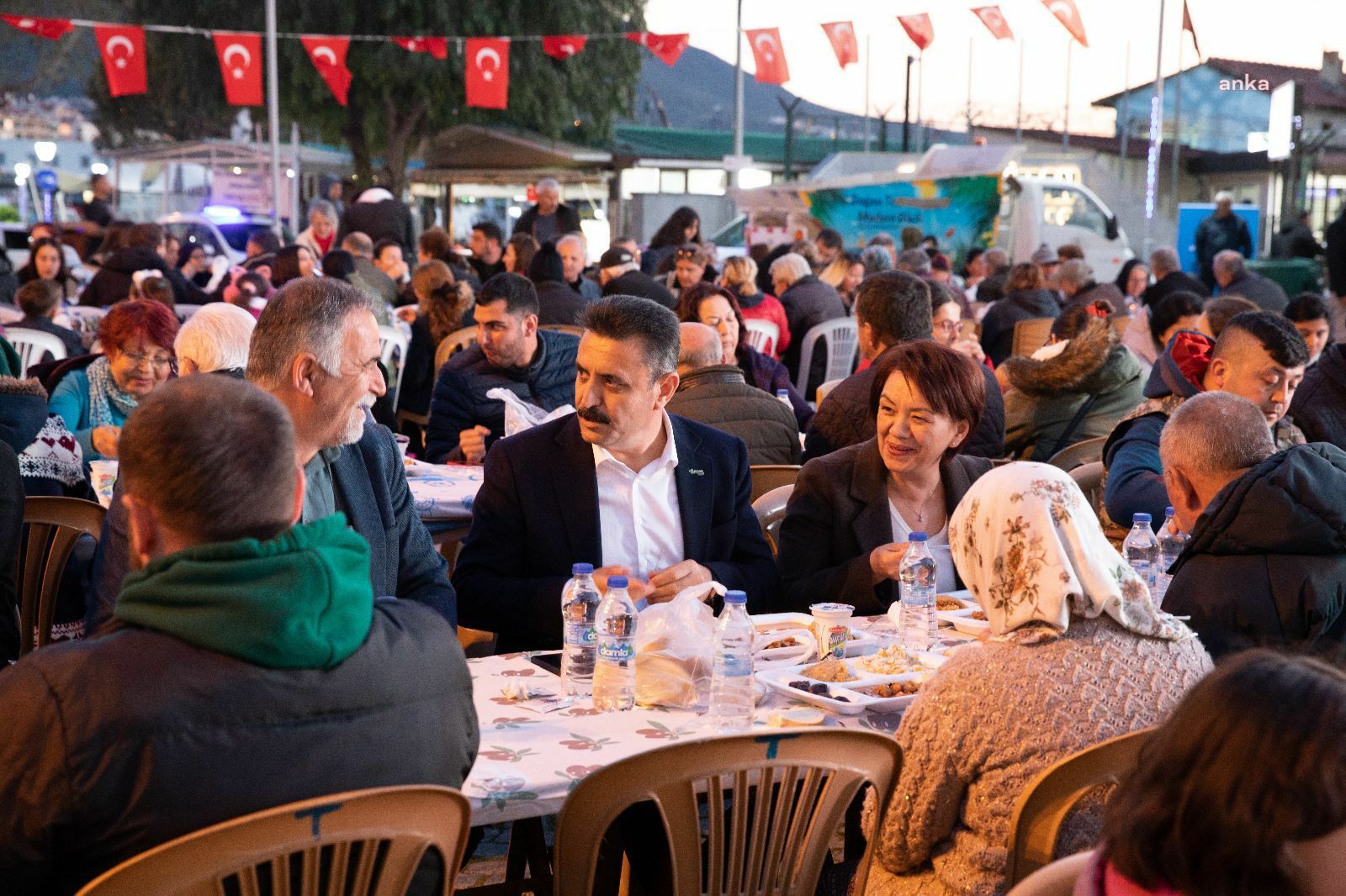 DİKİLİ’DE BİRLİK VE BERABERLİK SOFRASI