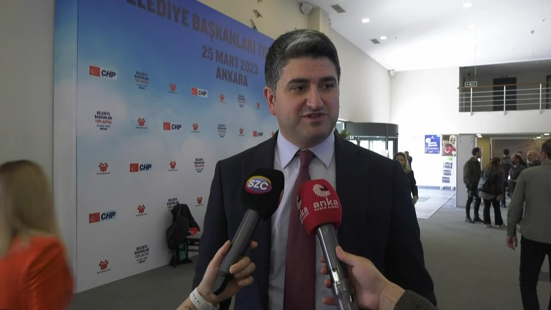 CHP'Lİ BELEDİYE BAŞKANLARI ANKARA’DA... ONURSAL ADIGÜZEL: “SEÇİM ÖNCESİNDE SON HAZIRLIK TOPLANTIMIZI YAPIYORUZ. BUGÜNDEN İTİBAREN SAHADA ÇALIŞMAYA BAŞLAYACAĞIZ”