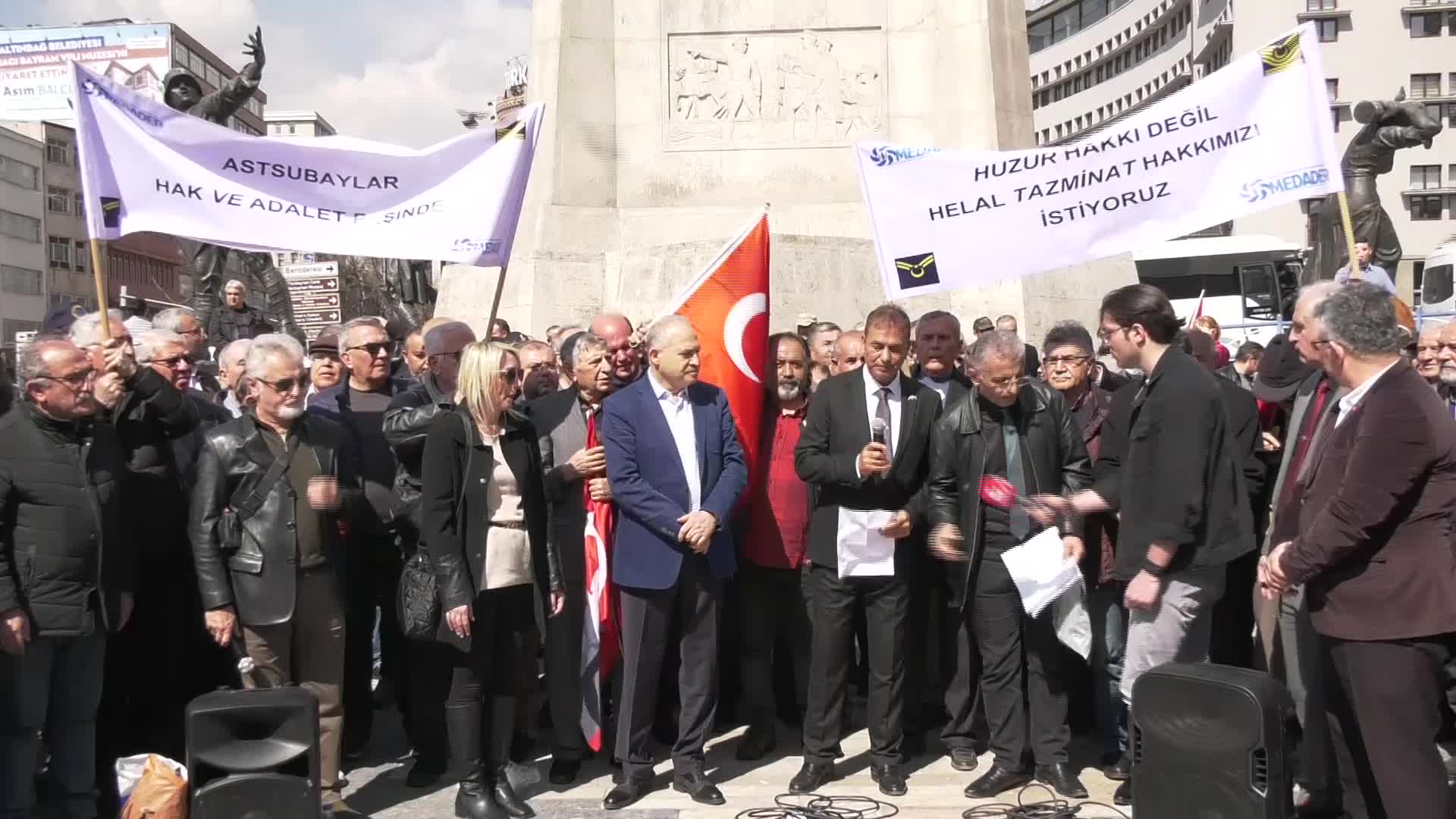 EMEKLİ ASTSUBAYLAR VE AİLELERİ, ANKARA’DA BİR ARAYA GELDİ: “SADAKA, ULUFE İSTEMİYORUZ. EMEĞİMİZİN KARŞILIĞINI, HAKKIMIZI İSTİYORUZ”