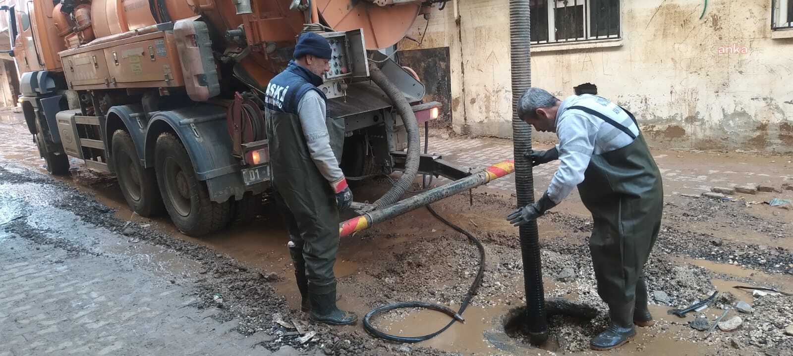 ADANA BÜYÜKŞEHİR BELEDİYESİ SU VE KANALİZASYON İDARESİ, SELİN VURDUĞU ŞANLIURFA’DA ÇALIŞMALARINI SÜRDÜRÜYOR