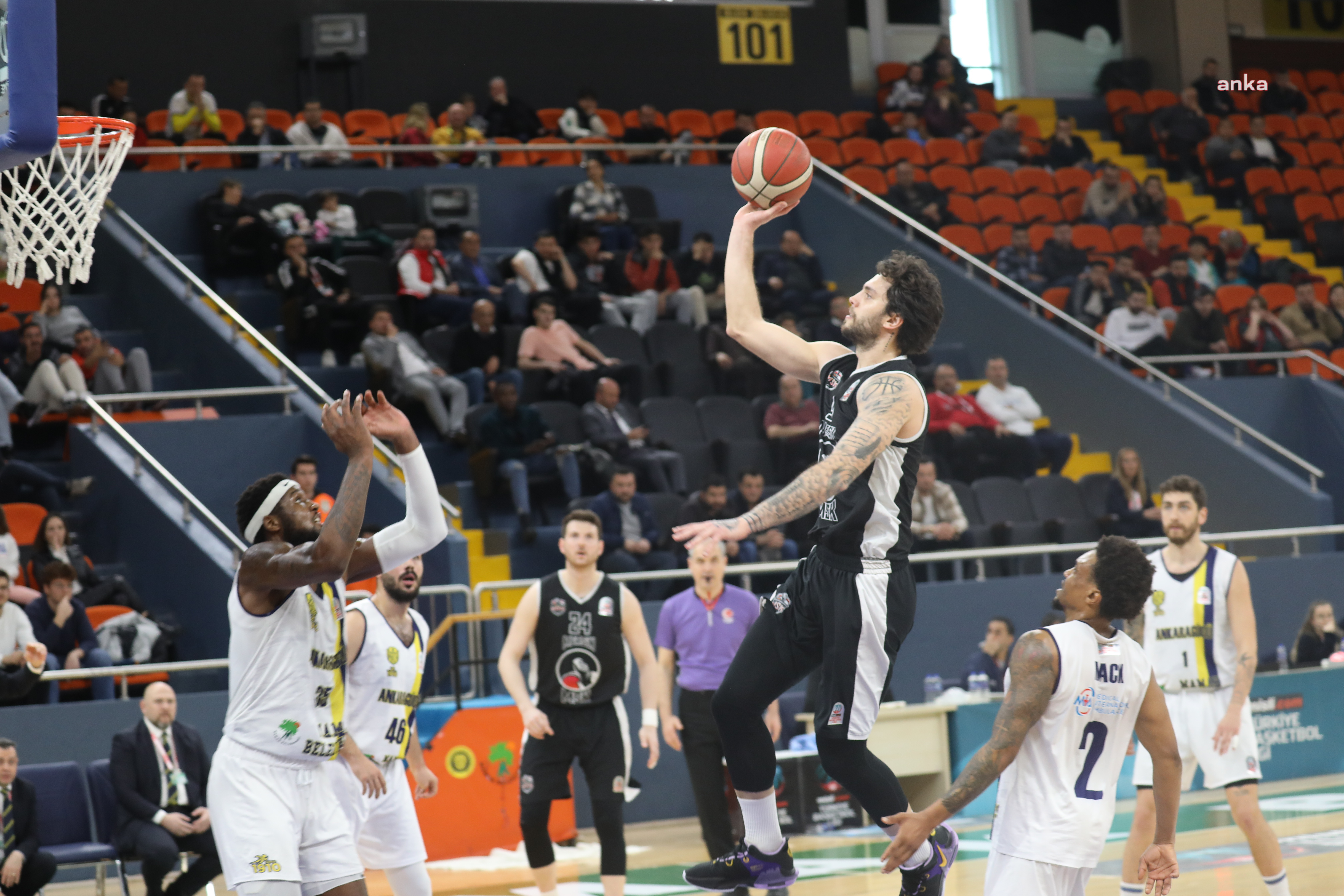 MERSİN BÜYÜKŞEHİR ERKEK BASKETBOL TAKIMI LİDERLİK TAKİBİNİ SÜRDÜRÜYOR