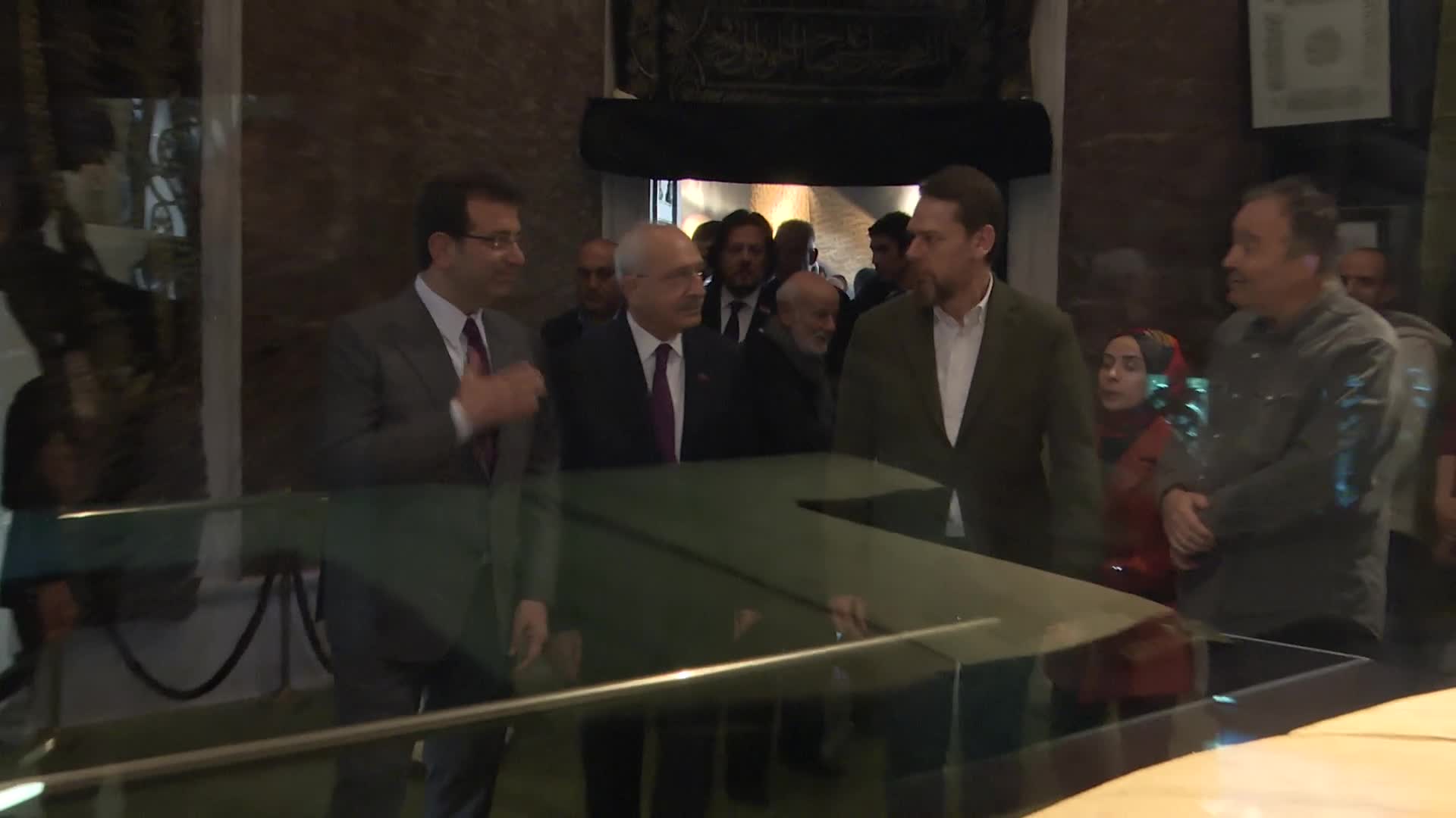 KILIÇDAROĞLU VE İMAMOĞLU’NDAN HIRKA-İ ŞERİF ZİYARETİ