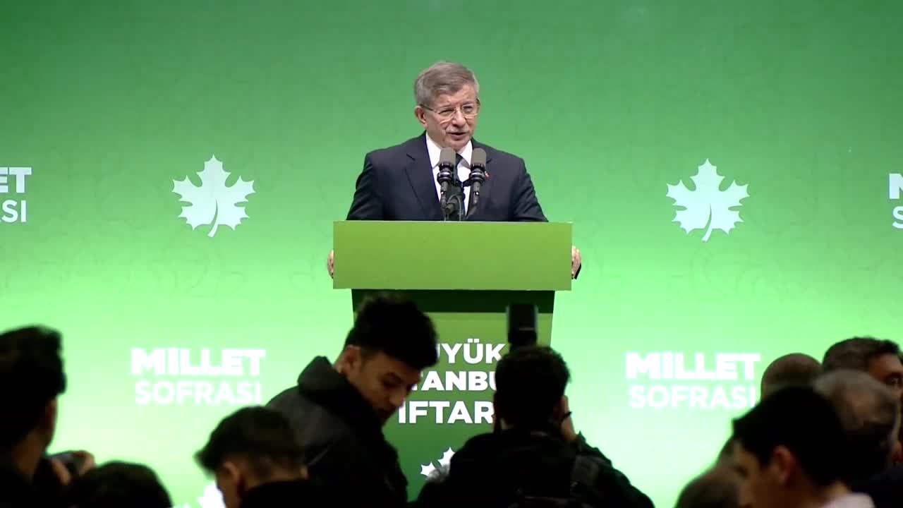DAVUTOĞLU: “13. CUMHURBAŞKANI ADAYIMIZLA ÇIKTIĞIMIZ BU YOLDA MİLLETİMİZE BARIŞI, İNSAN ONURUNU, SEVGİYİ, MUHABBETİ DİĞERKAMLIĞI VAAT EDİYORUZ”